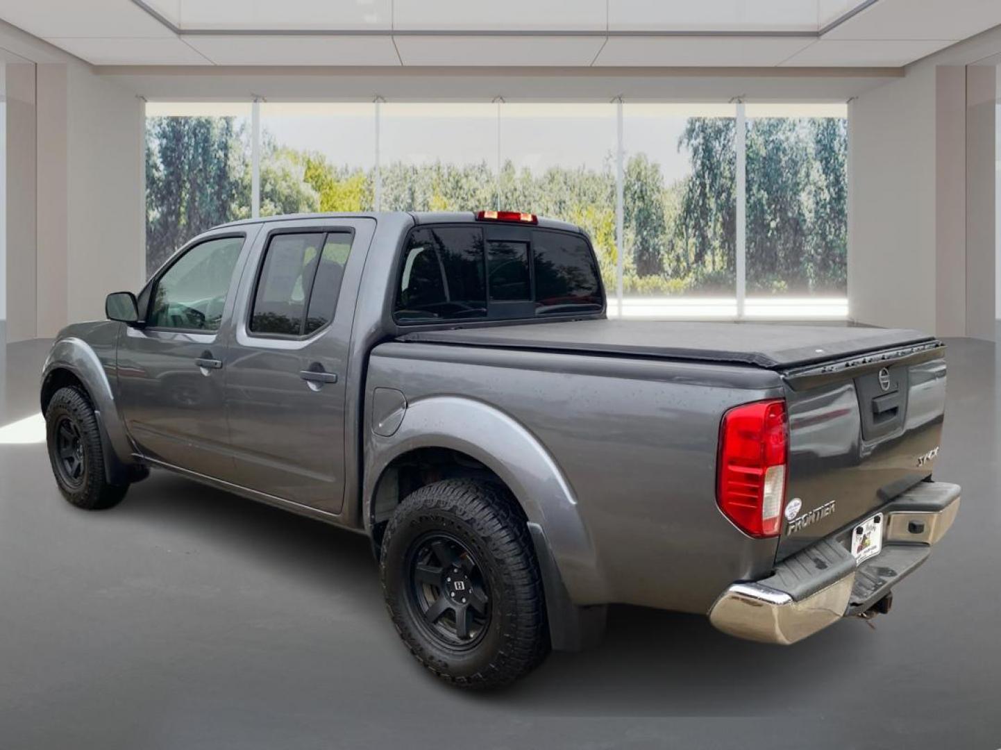 2018 GRAY NISSAN FRONTIER SV (1N6AD0EV4JN) with an 4.0L engine, Automatic transmission, located at 908 SE 14th Street, Des Moines, IA, 50317, (515) 281-0330, 41.580303, -93.597046 - Photo#4