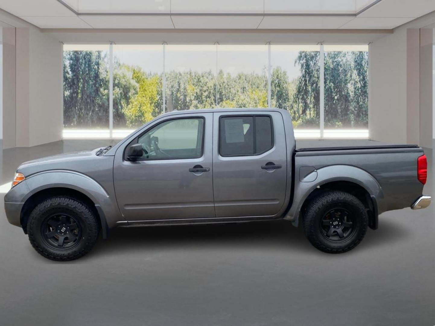2018 GRAY NISSAN FRONTIER SV (1N6AD0EV4JN) with an 4.0L engine, Automatic transmission, located at 908 SE 14th Street, Des Moines, IA, 50317, (515) 281-0330, 41.580303, -93.597046 - Photo#5