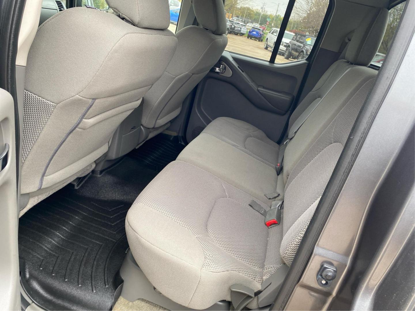 2018 GRAY NISSAN FRONTIER SV (1N6AD0EV4JN) with an 4.0L engine, Automatic transmission, located at 908 SE 14th Street, Des Moines, IA, 50317, (515) 281-0330, 41.580303, -93.597046 - Photo#8