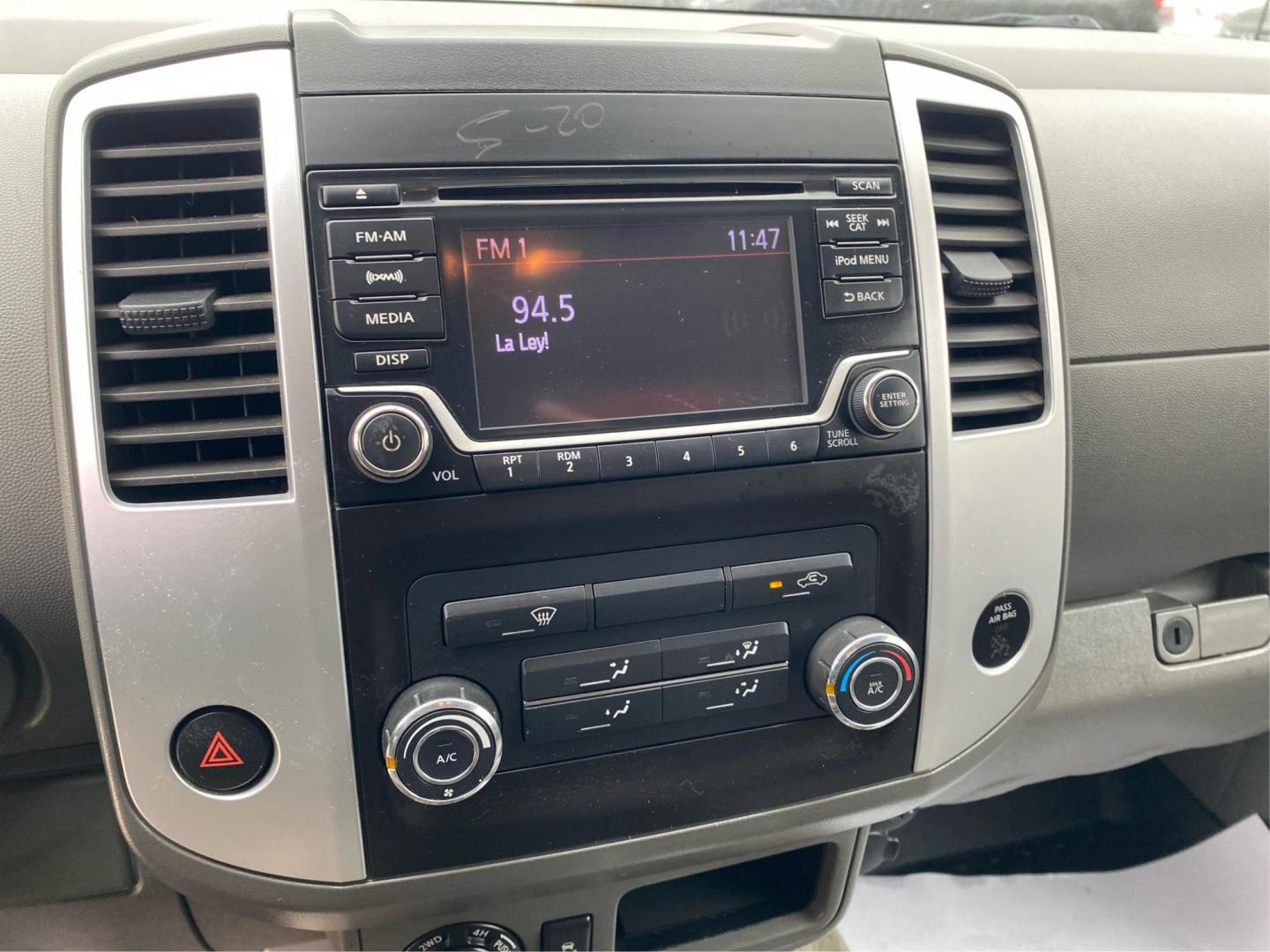 2018 GRAY NISSAN FRONTIER SV (1N6AD0EV4JN) with an 4.0L engine, Automatic transmission, located at 908 SE 14th Street, Des Moines, IA, 50317, (515) 281-0330, 41.580303, -93.597046 - Photo#11