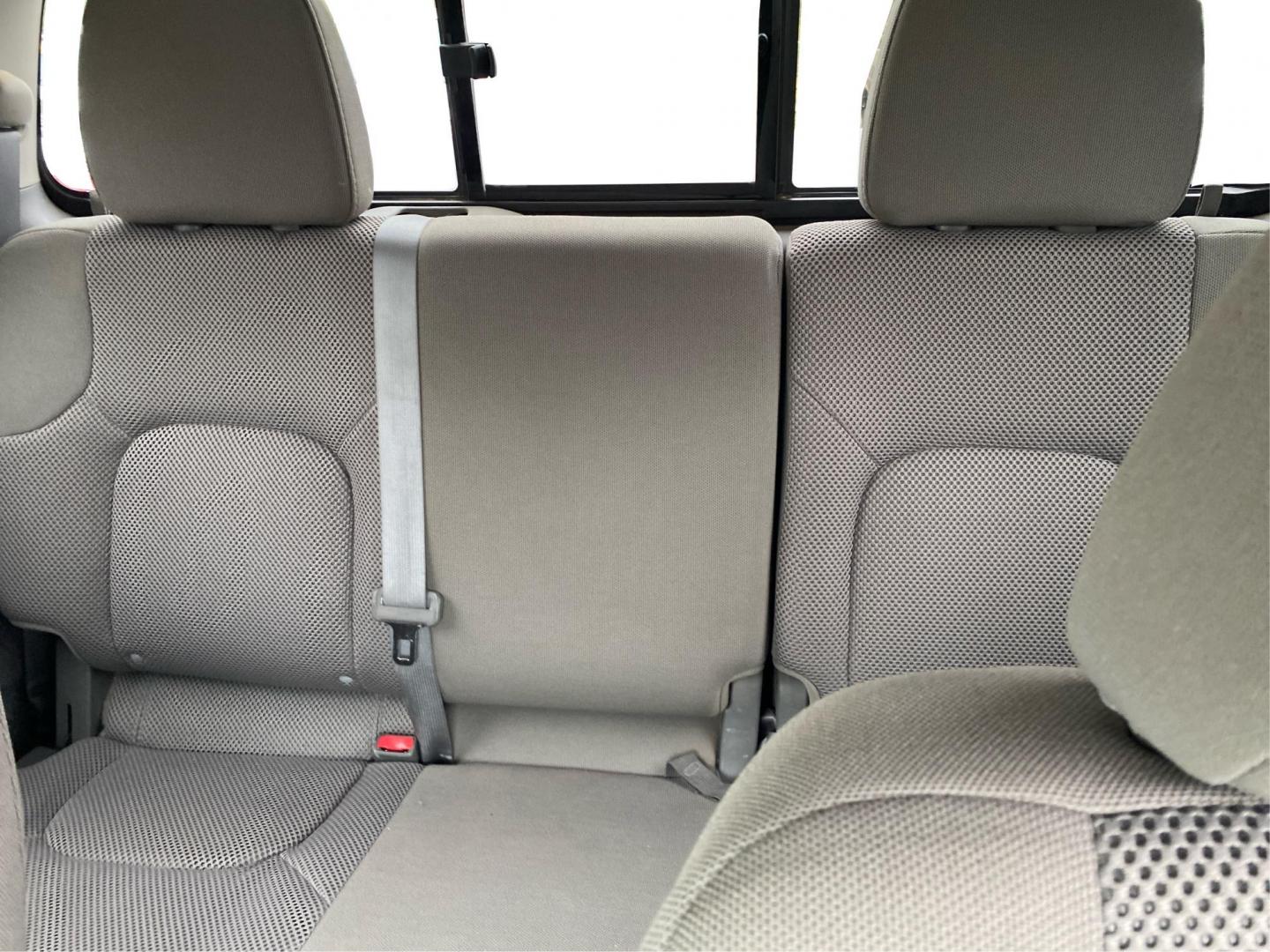 2018 GRAY NISSAN FRONTIER SV (1N6AD0EV4JN) with an 4.0L engine, Automatic transmission, located at 908 SE 14th Street, Des Moines, IA, 50317, (515) 281-0330, 41.580303, -93.597046 - Photo#12