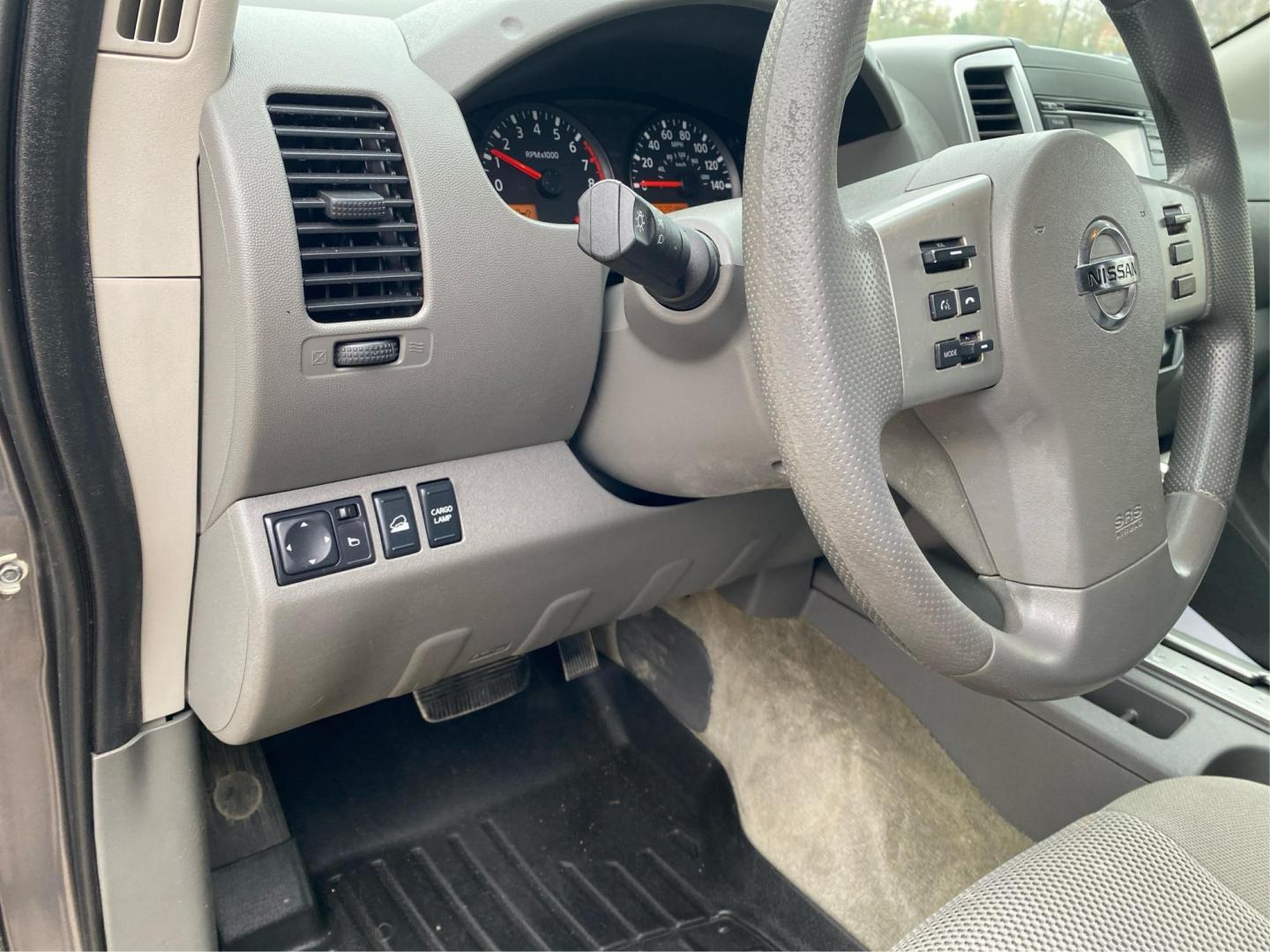 2018 GRAY NISSAN FRONTIER SV (1N6AD0EV4JN) with an 4.0L engine, Automatic transmission, located at 908 SE 14th Street, Des Moines, IA, 50317, (515) 281-0330, 41.580303, -93.597046 - Photo#15