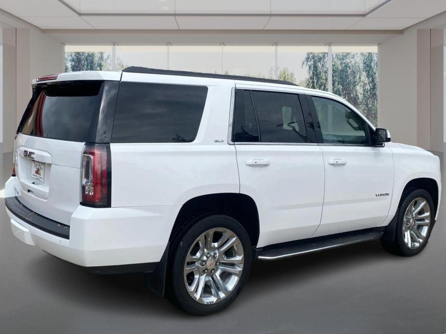 2020 WHITE GMC YUKON SLT (1GKS2BKC8LR) with an 5.3L engine, Automatic transmission, located at 908 SE 14th Street, Des Moines, IA, 50317, (515) 281-0330, 41.580303, -93.597046 - Photo#2