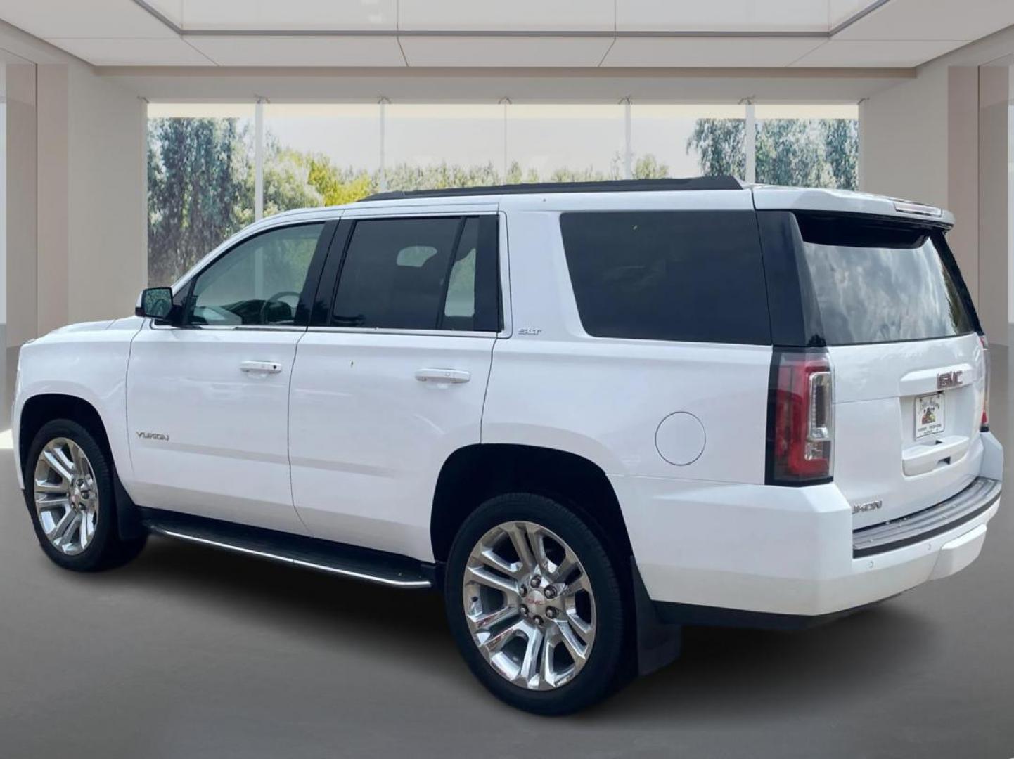 2020 WHITE GMC YUKON SLT (1GKS2BKC8LR) with an 5.3L engine, Automatic transmission, located at 908 SE 14th Street, Des Moines, IA, 50317, (515) 281-0330, 41.580303, -93.597046 - Photo#4