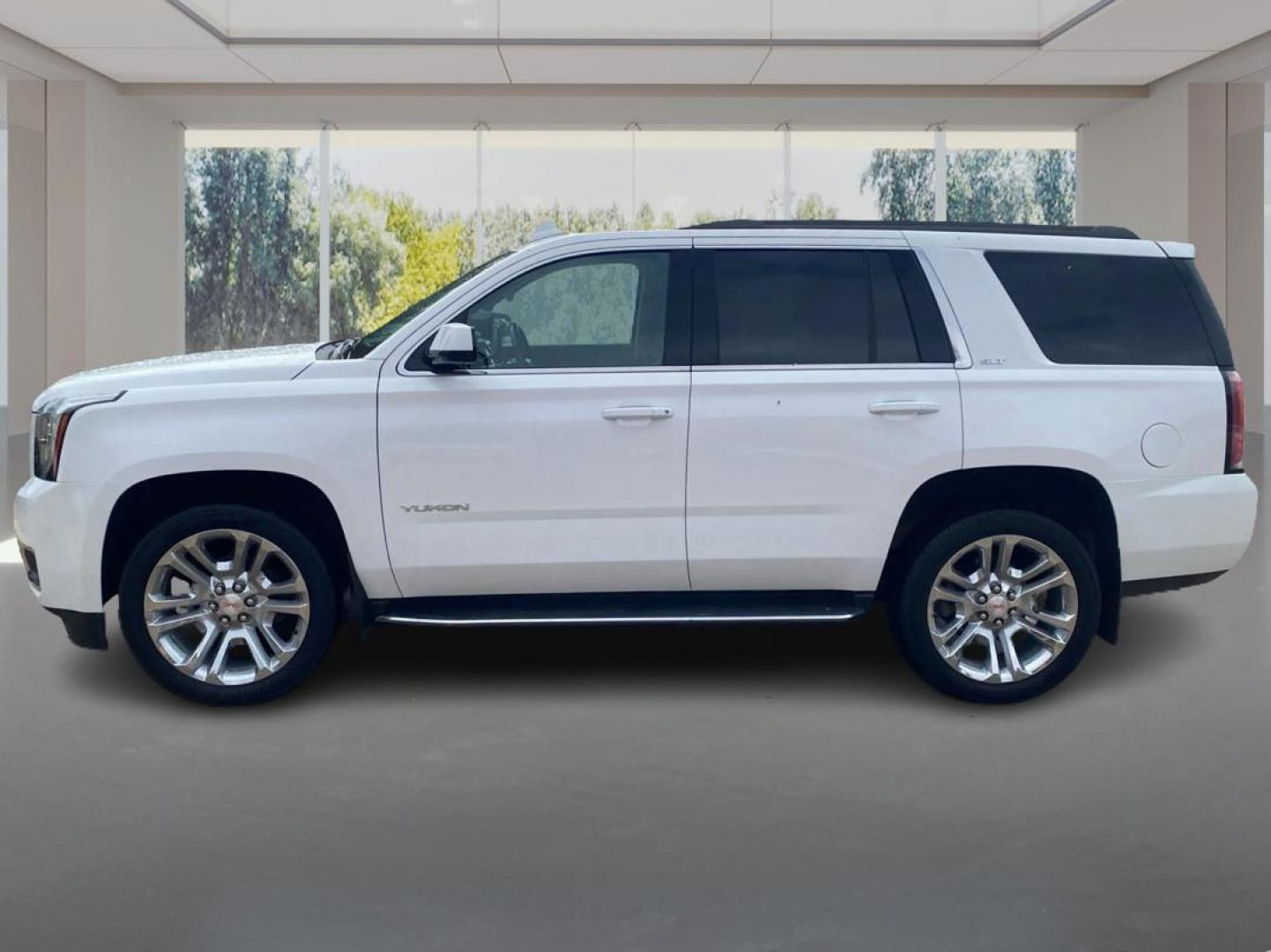 2020 WHITE GMC YUKON SLT (1GKS2BKC8LR) with an 5.3L engine, Automatic transmission, located at 908 SE 14th Street, Des Moines, IA, 50317, (515) 281-0330, 41.580303, -93.597046 - Photo#5