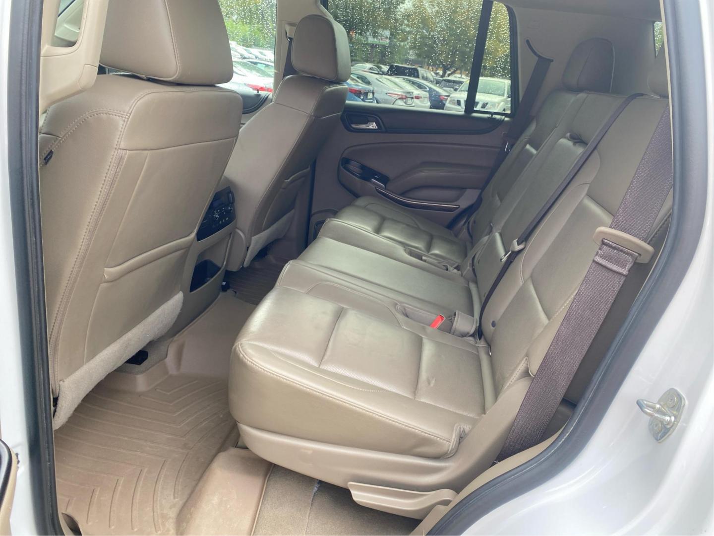 2020 WHITE GMC YUKON SLT (1GKS2BKC8LR) with an 5.3L engine, Automatic transmission, located at 908 SE 14th Street, Des Moines, IA, 50317, (515) 281-0330, 41.580303, -93.597046 - Photo#9