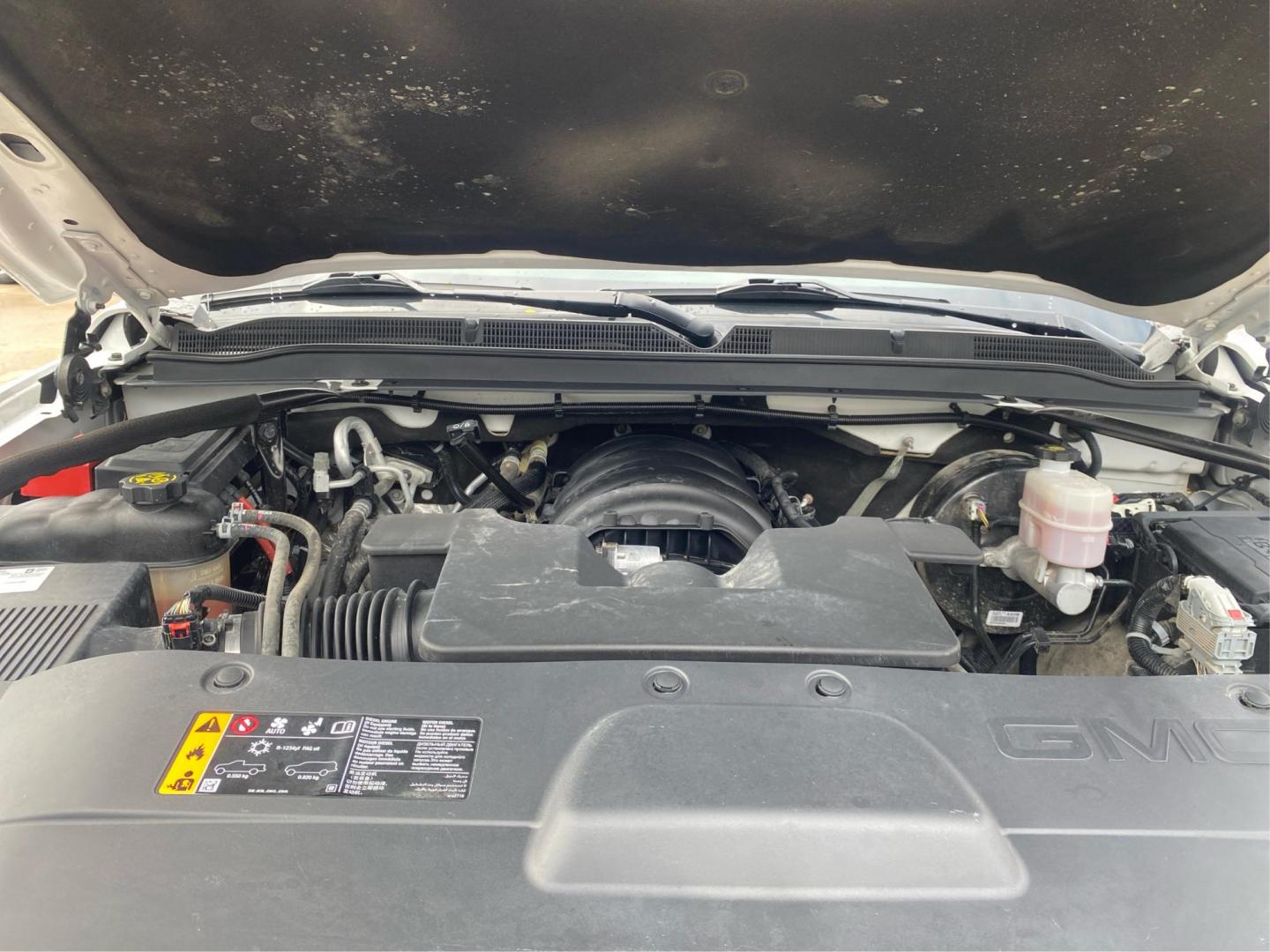 2020 WHITE GMC YUKON SLT (1GKS2BKC8LR) with an 5.3L engine, Automatic transmission, located at 908 SE 14th Street, Des Moines, IA, 50317, (515) 281-0330, 41.580303, -93.597046 - Photo#10