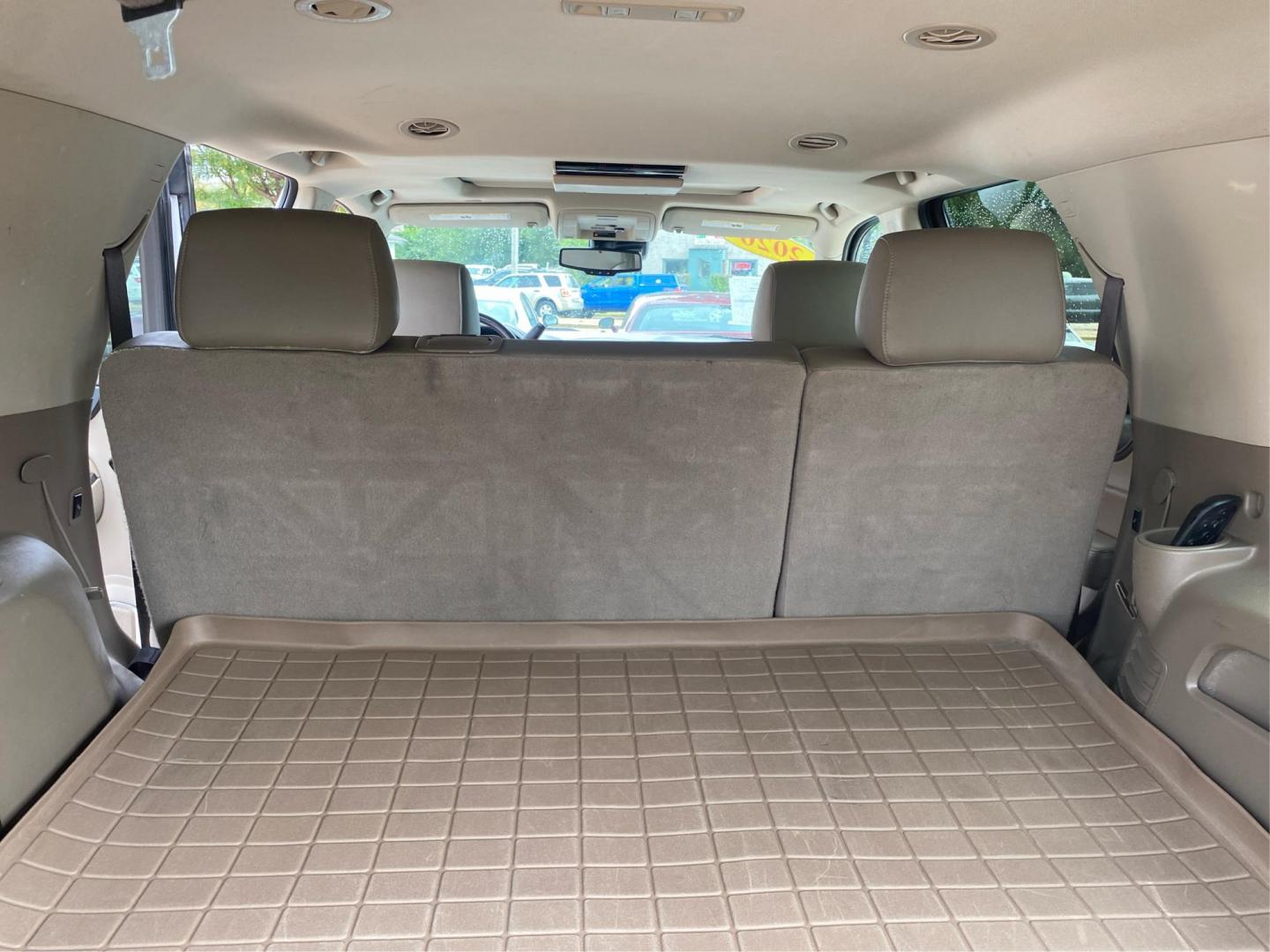 2020 WHITE GMC YUKON SLT (1GKS2BKC8LR) with an 5.3L engine, Automatic transmission, located at 908 SE 14th Street, Des Moines, IA, 50317, (515) 281-0330, 41.580303, -93.597046 - Photo#12