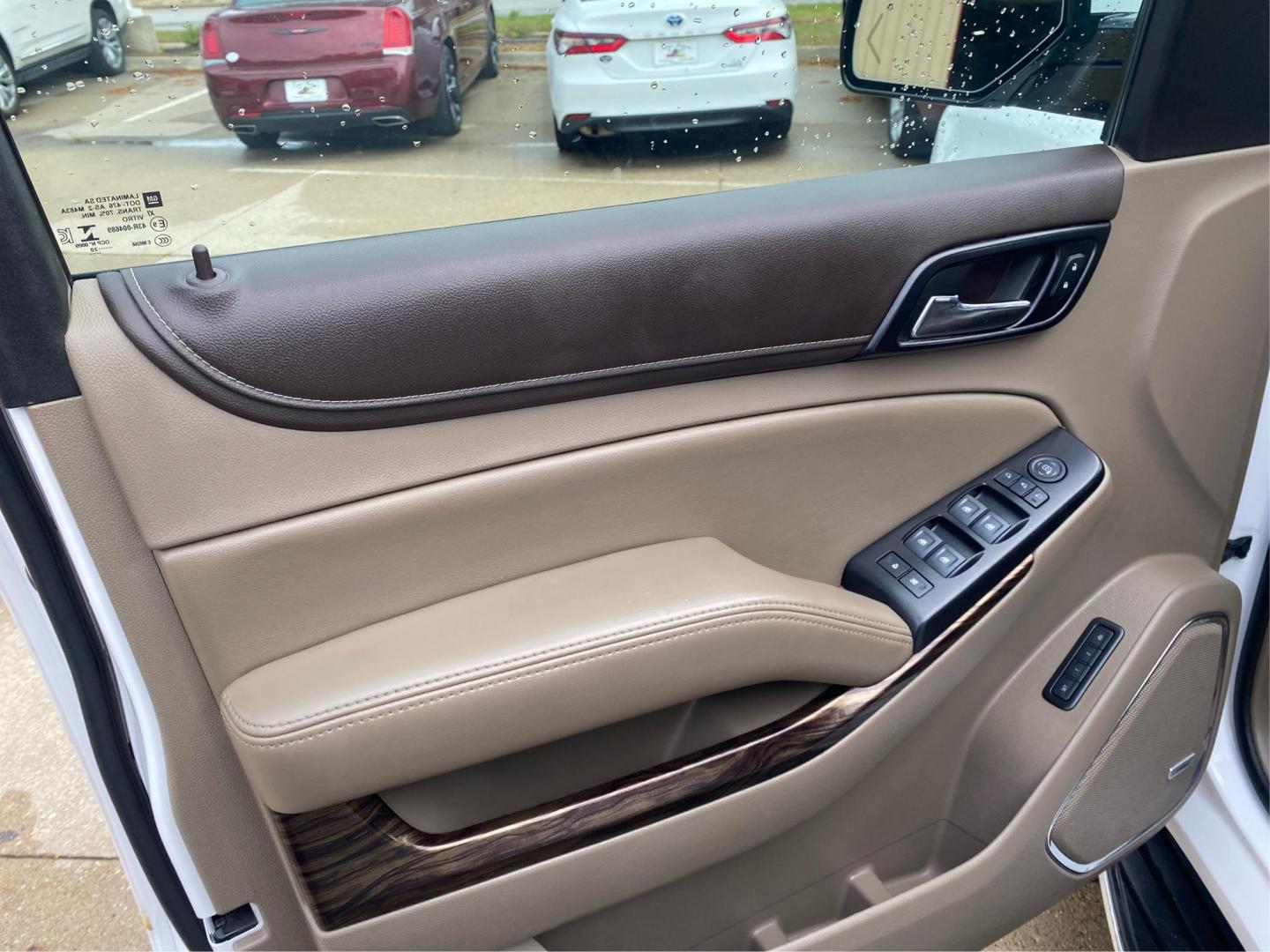 2020 WHITE GMC YUKON SLT (1GKS2BKC8LR) with an 5.3L engine, Automatic transmission, located at 908 SE 14th Street, Des Moines, IA, 50317, (515) 281-0330, 41.580303, -93.597046 - Photo#19