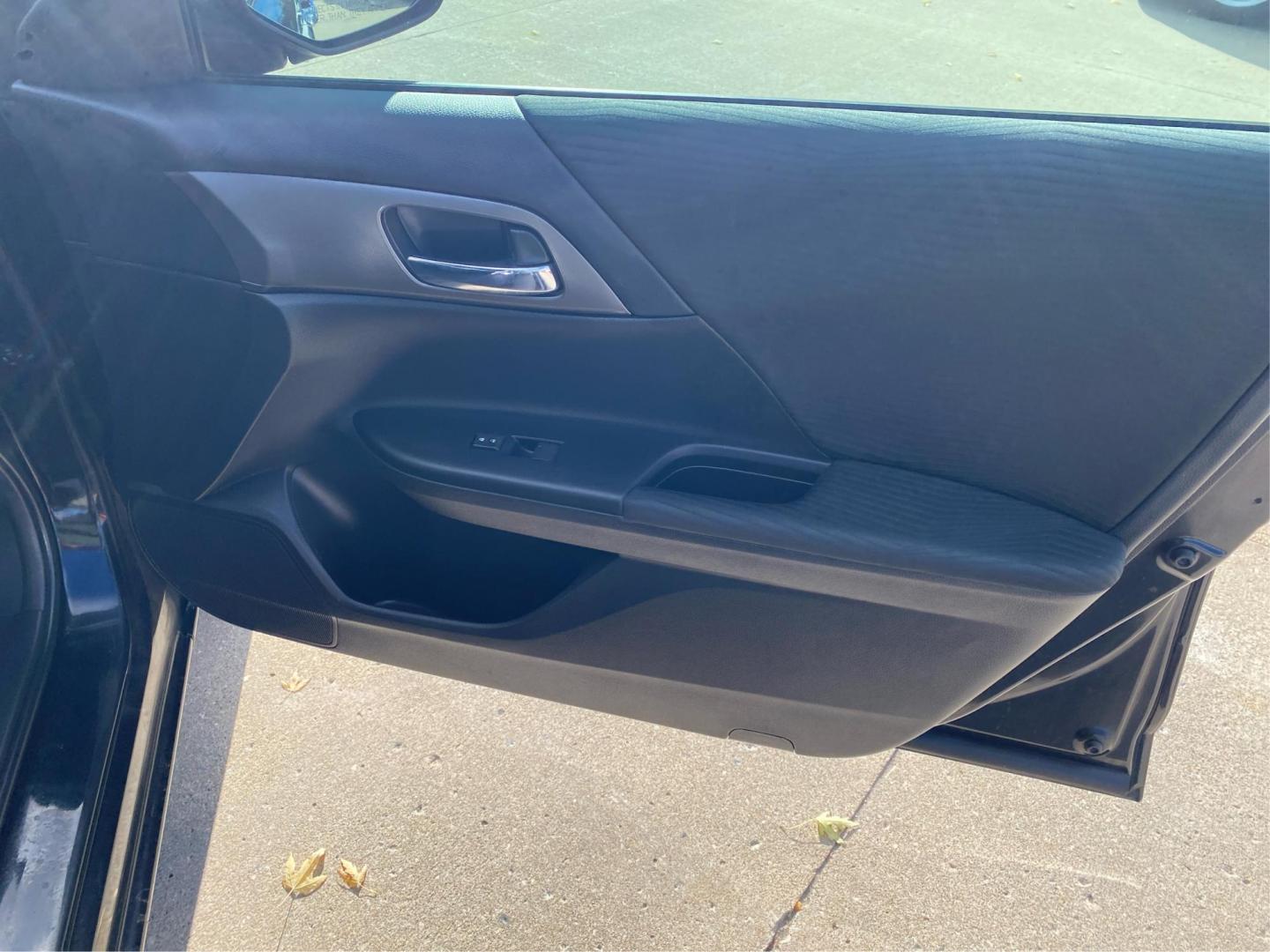 2015 BLACK HONDA ACCORD LX (1HGCR2F35FA) with an 2.4L engine, Continuously Variable transmission, located at 908 SE 14th Street, Des Moines, IA, 50317, (515) 281-0330, 41.580303, -93.597046 - Photo#19