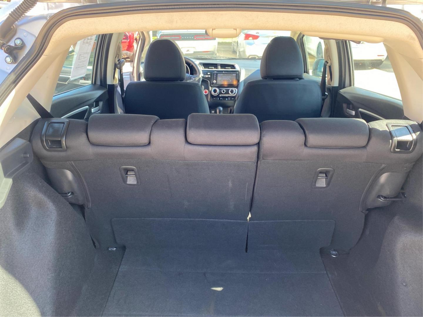 2019 SILVER HONDA FIT EX (3HGGK5H88KM) with an 1.5L engine, Continuously Variable transmission, located at 908 SE 14th Street, Des Moines, IA, 50317, (515) 281-0330, 41.580303, -93.597046 - Photo#12