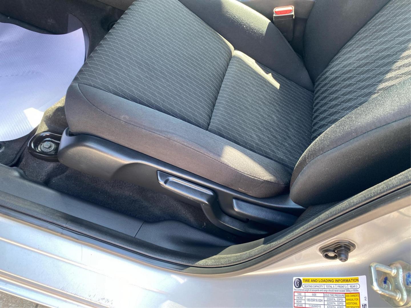 2019 SILVER HONDA FIT EX (3HGGK5H88KM) with an 1.5L engine, Continuously Variable transmission, located at 908 SE 14th Street, Des Moines, IA, 50317, (515) 281-0330, 41.580303, -93.597046 - Photo#18