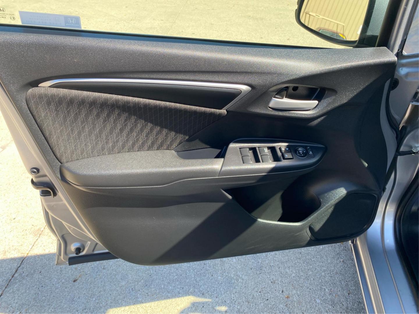 2019 SILVER HONDA FIT EX (3HGGK5H88KM) with an 1.5L engine, Continuously Variable transmission, located at 908 SE 14th Street, Des Moines, IA, 50317, (515) 281-0330, 41.580303, -93.597046 - Photo#19