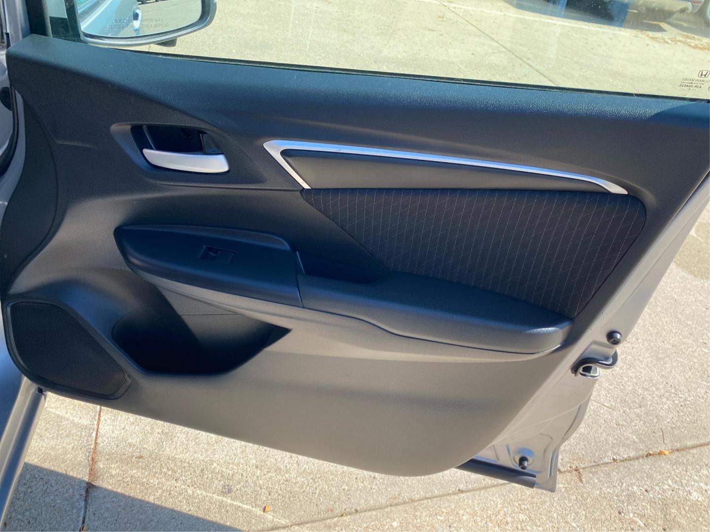 2019 SILVER HONDA FIT EX (3HGGK5H88KM) with an 1.5L engine, Continuously Variable transmission, located at 908 SE 14th Street, Des Moines, IA, 50317, (515) 281-0330, 41.580303, -93.597046 - Photo#20