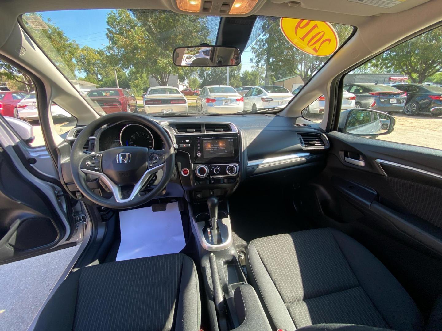 2019 SILVER HONDA FIT EX (3HGGK5H88KM) with an 1.5L engine, Continuously Variable transmission, located at 908 SE 14th Street, Des Moines, IA, 50317, (515) 281-0330, 41.580303, -93.597046 - Photo#21