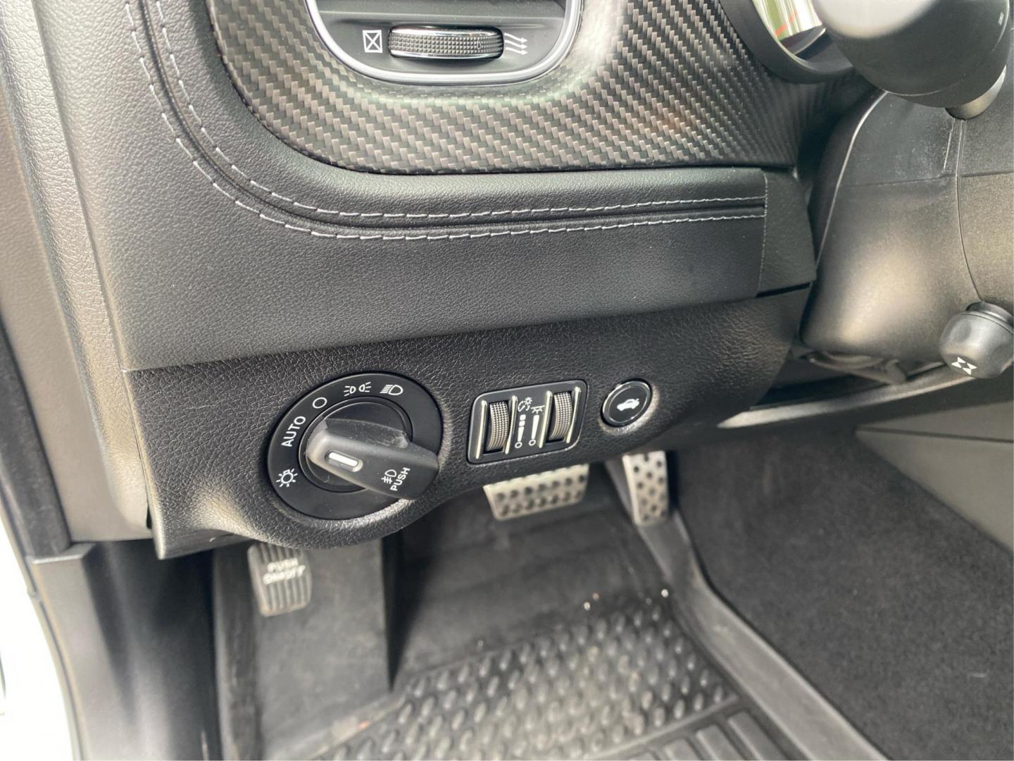 2023 WHITE DODGE CHARGER SCAT PACK (2C3CDXGJXPH) with an 6.4L engine, Automatic transmission, located at 908 SE 14th Street, Des Moines, IA, 50317, (515) 281-0330, 41.580303, -93.597046 - Photo#17