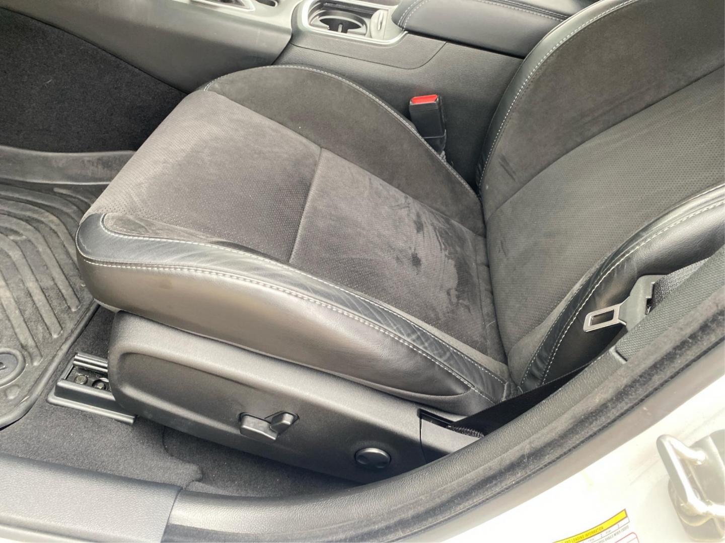 2023 WHITE DODGE CHARGER SCAT PACK (2C3CDXGJXPH) with an 6.4L engine, Automatic transmission, located at 908 SE 14th Street, Des Moines, IA, 50317, (515) 281-0330, 41.580303, -93.597046 - Photo#18