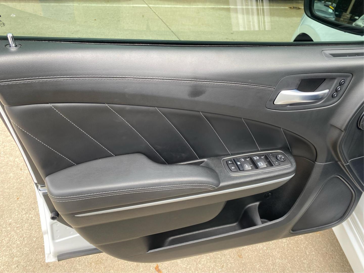 2023 WHITE DODGE CHARGER SCAT PACK (2C3CDXGJXPH) with an 6.4L engine, Automatic transmission, located at 908 SE 14th Street, Des Moines, IA, 50317, (515) 281-0330, 41.580303, -93.597046 - Photo#19