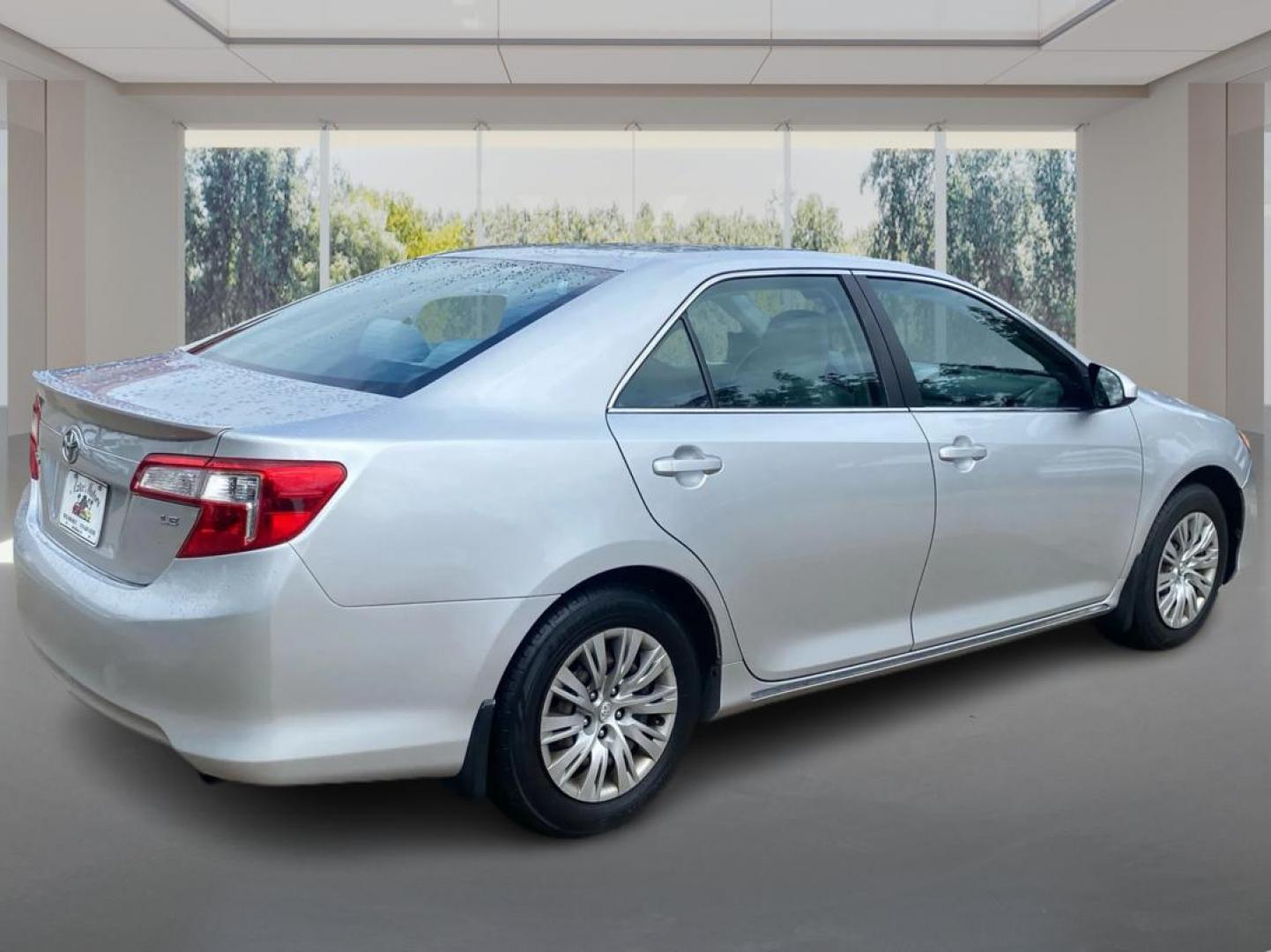 2012 SILVER TOYOTA CAMRY LE (4T1BF1FK4CU) with an 2.5L engine, Automatic transmission, located at 908 SE 14th Street, Des Moines, IA, 50317, (515) 281-0330, 41.580303, -93.597046 - Photo#2