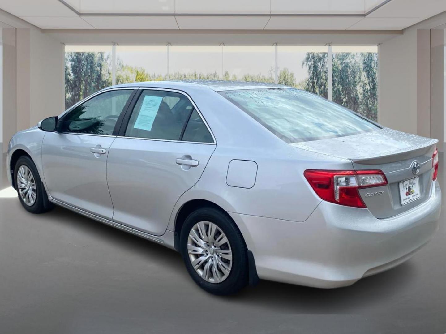2012 SILVER TOYOTA CAMRY LE (4T1BF1FK4CU) with an 2.5L engine, Automatic transmission, located at 908 SE 14th Street, Des Moines, IA, 50317, (515) 281-0330, 41.580303, -93.597046 - Photo#4