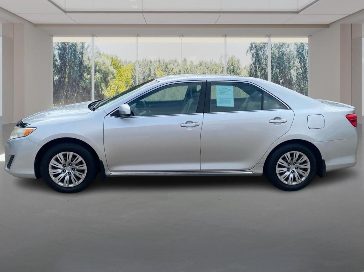 2012 SILVER TOYOTA CAMRY LE (4T1BF1FK4CU) with an 2.5L engine, Automatic transmission, located at 908 SE 14th Street, Des Moines, IA, 50317, (515) 281-0330, 41.580303, -93.597046 - Photo#5