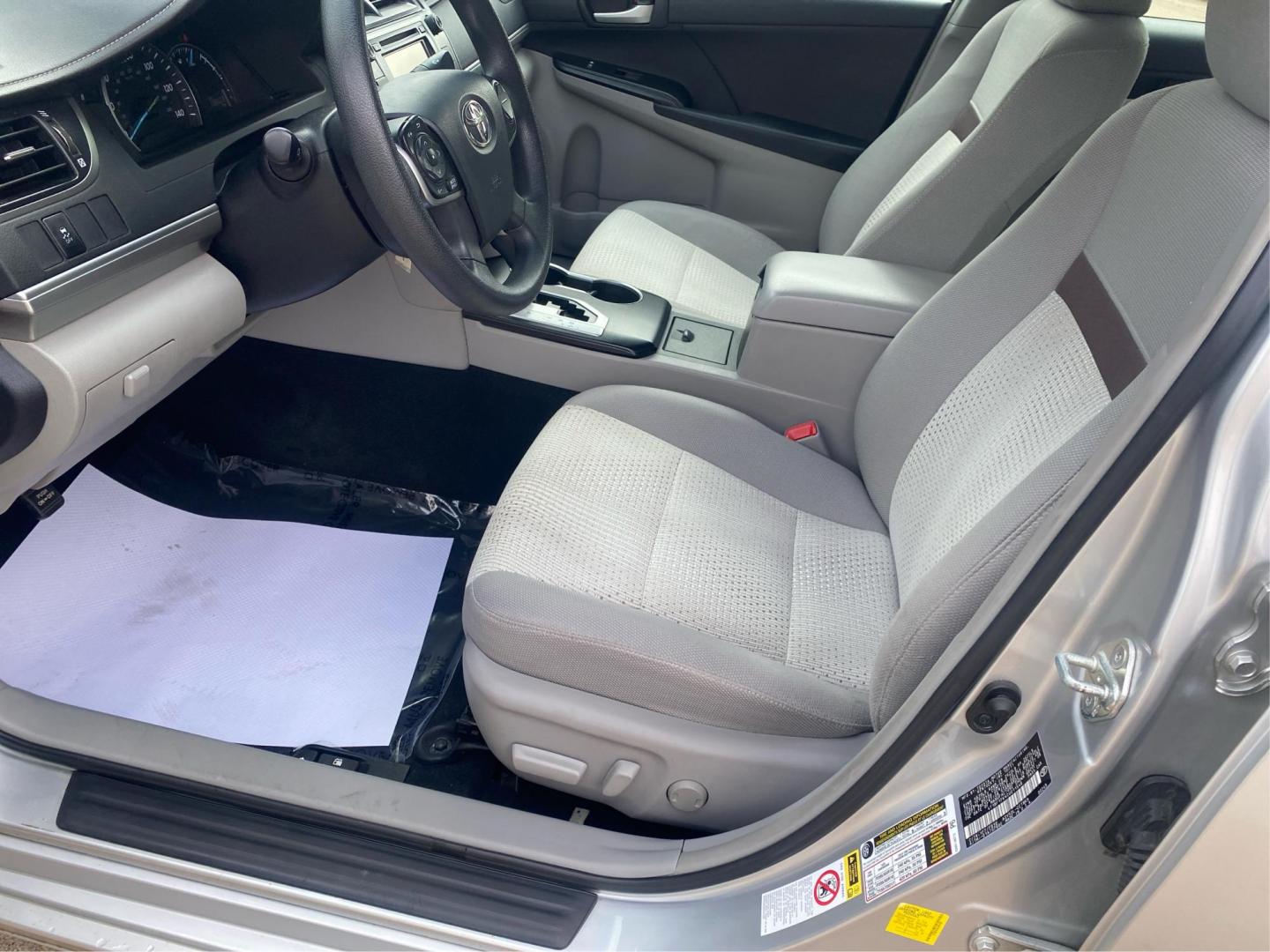 2012 SILVER TOYOTA CAMRY LE (4T1BF1FK4CU) with an 2.5L engine, Automatic transmission, located at 908 SE 14th Street, Des Moines, IA, 50317, (515) 281-0330, 41.580303, -93.597046 - Photo#8