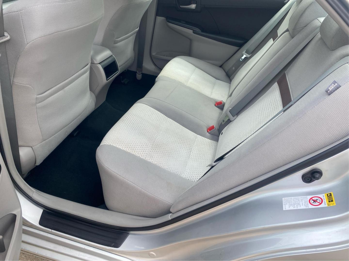 2012 SILVER TOYOTA CAMRY LE (4T1BF1FK4CU) with an 2.5L engine, Automatic transmission, located at 908 SE 14th Street, Des Moines, IA, 50317, (515) 281-0330, 41.580303, -93.597046 - Photo#9