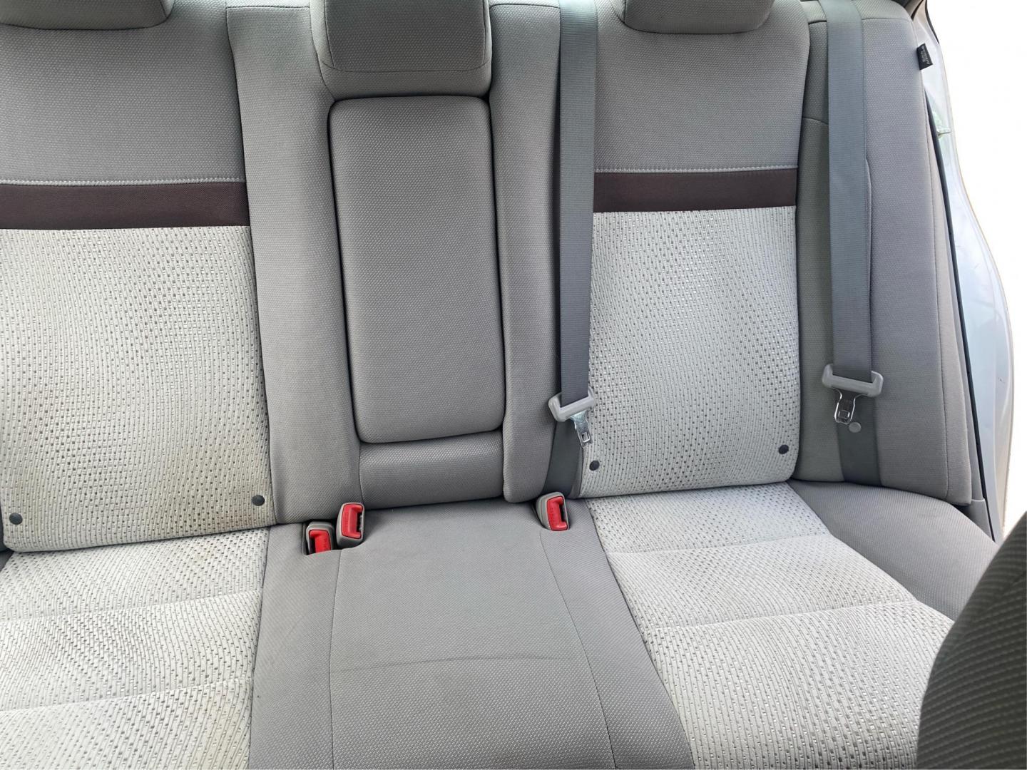 2012 SILVER TOYOTA CAMRY LE (4T1BF1FK4CU) with an 2.5L engine, Automatic transmission, located at 908 SE 14th Street, Des Moines, IA, 50317, (515) 281-0330, 41.580303, -93.597046 - Photo#14