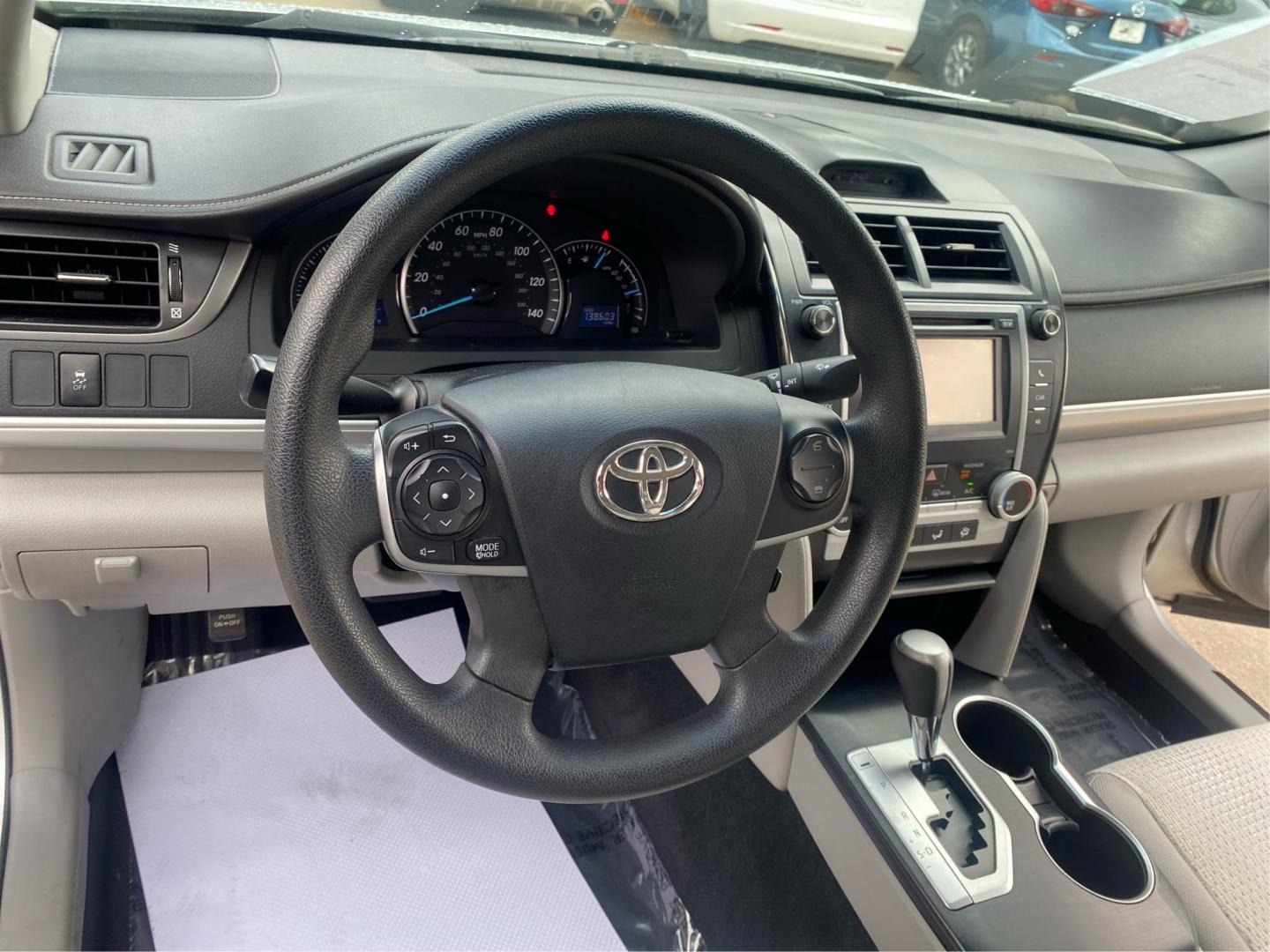 2012 SILVER TOYOTA CAMRY LE (4T1BF1FK4CU) with an 2.5L engine, Automatic transmission, located at 908 SE 14th Street, Des Moines, IA, 50317, (515) 281-0330, 41.580303, -93.597046 - Photo#16