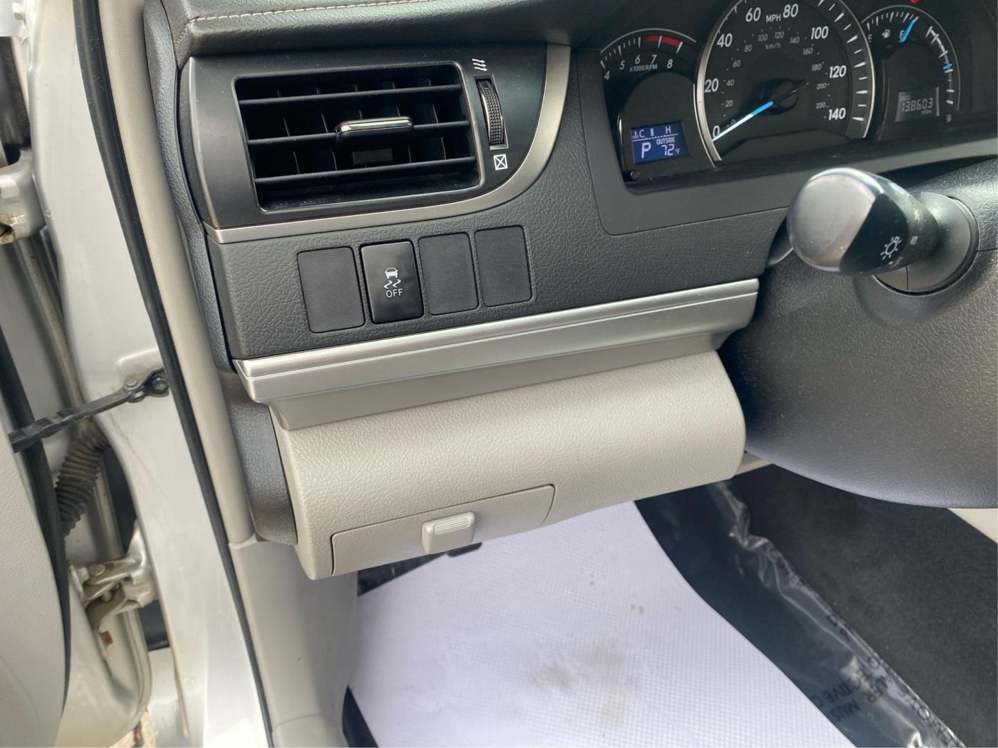2012 SILVER TOYOTA CAMRY LE (4T1BF1FK4CU) with an 2.5L engine, Automatic transmission, located at 908 SE 14th Street, Des Moines, IA, 50317, (515) 281-0330, 41.580303, -93.597046 - Photo#17
