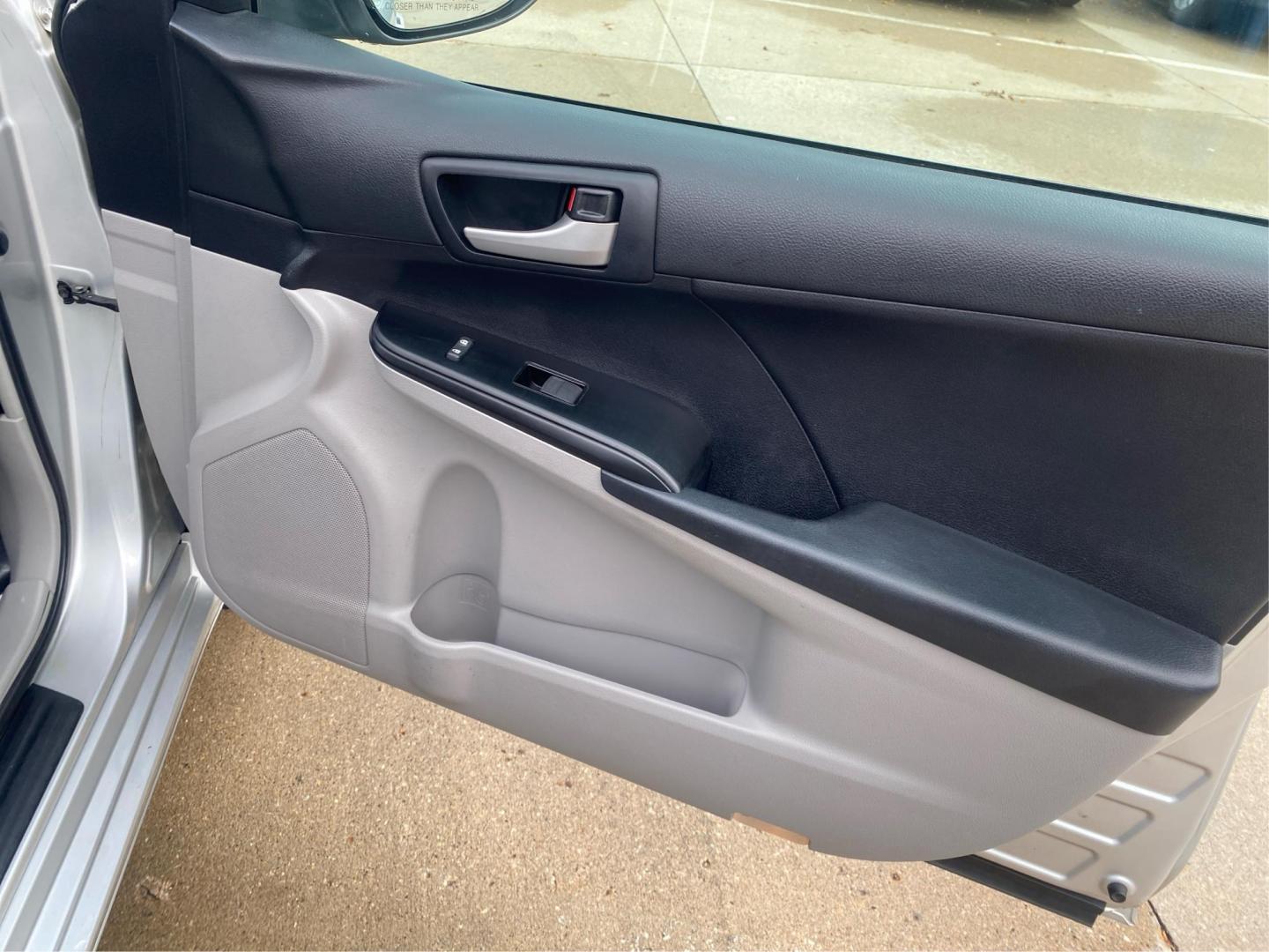 2012 SILVER TOYOTA CAMRY LE (4T1BF1FK4CU) with an 2.5L engine, Automatic transmission, located at 908 SE 14th Street, Des Moines, IA, 50317, (515) 281-0330, 41.580303, -93.597046 - Photo#20