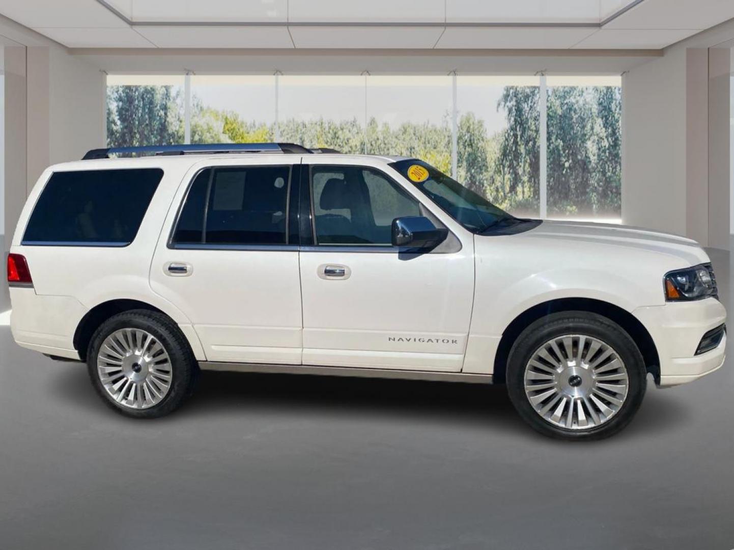 2015 WHITE LINCOLN NAVIGATOR (5LMJJ2JT4FE) with an 3.5L engine, Automatic transmission, located at 908 SE 14th Street, Des Moines, IA, 50317, (515) 281-0330, 41.580303, -93.597046 - Photo#1