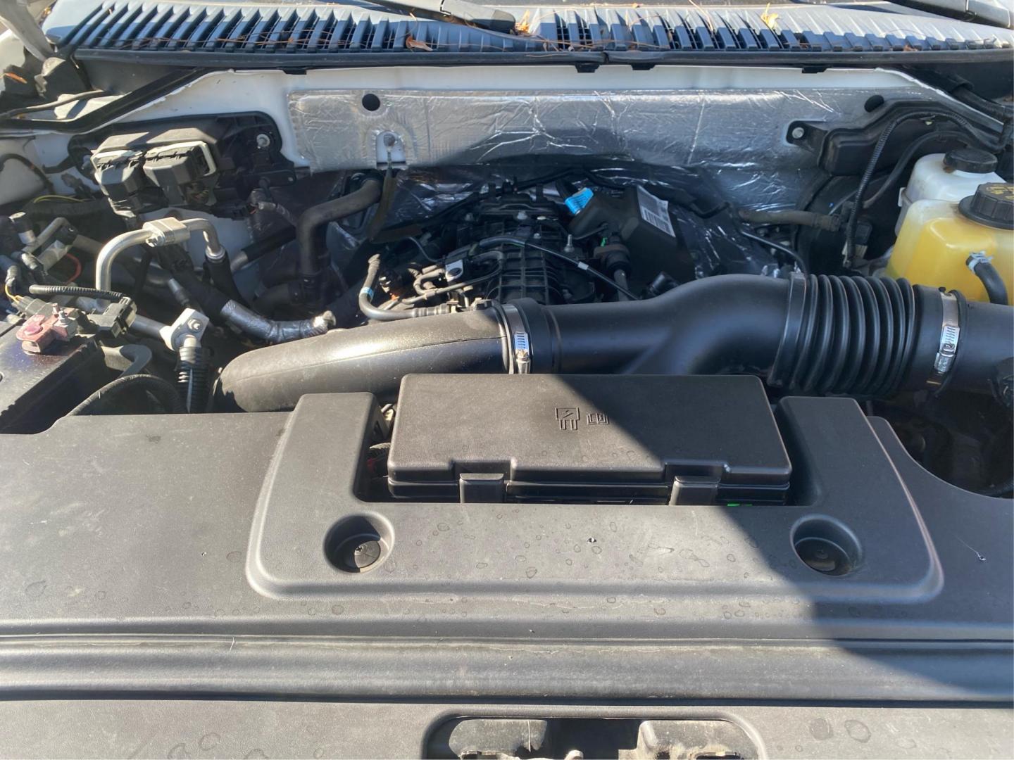 2015 WHITE LINCOLN NAVIGATOR (5LMJJ2JT4FE) with an 3.5L engine, Automatic transmission, located at 908 SE 14th Street, Des Moines, IA, 50317, (515) 281-0330, 41.580303, -93.597046 - Photo#10