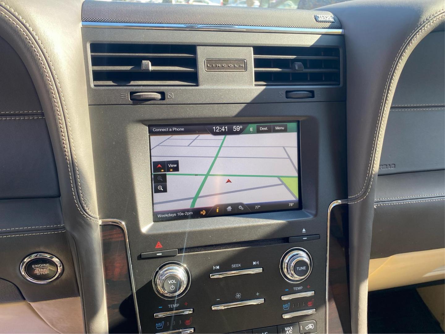 2015 WHITE LINCOLN NAVIGATOR (5LMJJ2JT4FE) with an 3.5L engine, Automatic transmission, located at 908 SE 14th Street, Des Moines, IA, 50317, (515) 281-0330, 41.580303, -93.597046 - Photo#13