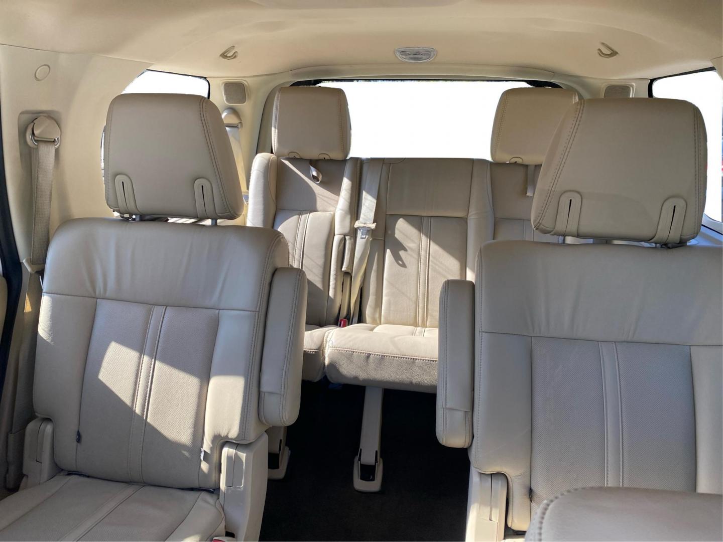 2015 WHITE LINCOLN NAVIGATOR (5LMJJ2JT4FE) with an 3.5L engine, Automatic transmission, located at 908 SE 14th Street, Des Moines, IA, 50317, (515) 281-0330, 41.580303, -93.597046 - Photo#14