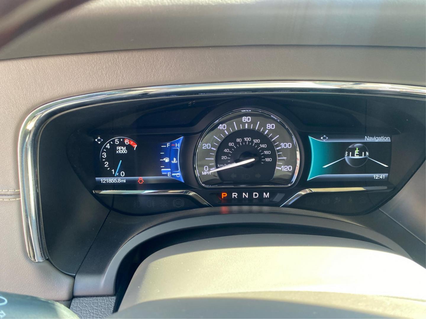 2015 WHITE LINCOLN NAVIGATOR (5LMJJ2JT4FE) with an 3.5L engine, Automatic transmission, located at 908 SE 14th Street, Des Moines, IA, 50317, (515) 281-0330, 41.580303, -93.597046 - Photo#15