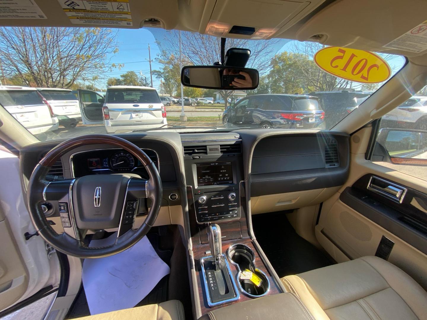 2015 WHITE LINCOLN NAVIGATOR (5LMJJ2JT4FE) with an 3.5L engine, Automatic transmission, located at 908 SE 14th Street, Des Moines, IA, 50317, (515) 281-0330, 41.580303, -93.597046 - Photo#21