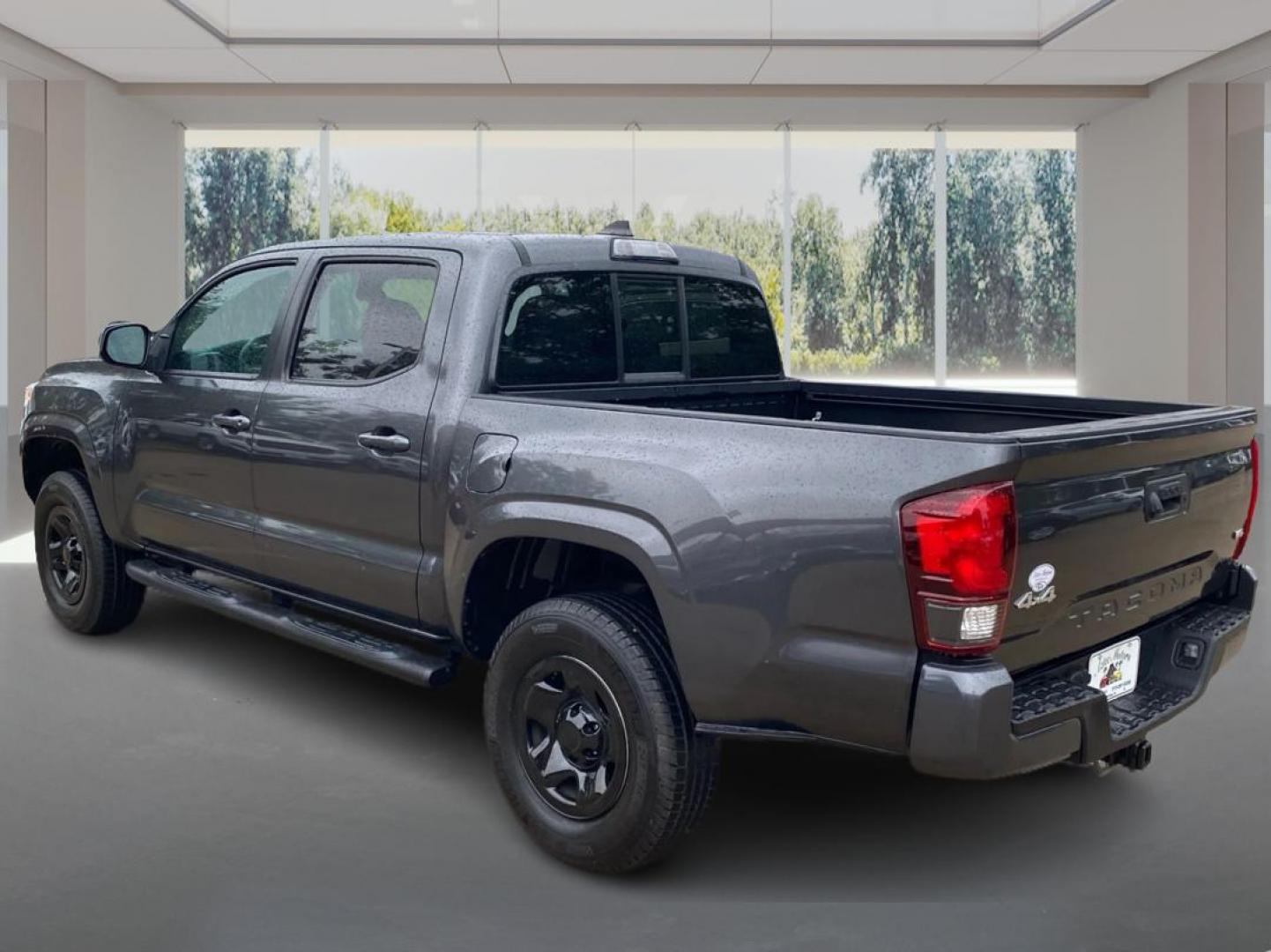 2019 GRAY TOYOTA TACOMA DOUBLE CAB SR (3TMCZ5AN8KM) with an 3.5L engine, Automatic transmission, located at 908 SE 14th Street, Des Moines, IA, 50317, (515) 281-0330, 41.580303, -93.597046 - Photo#4