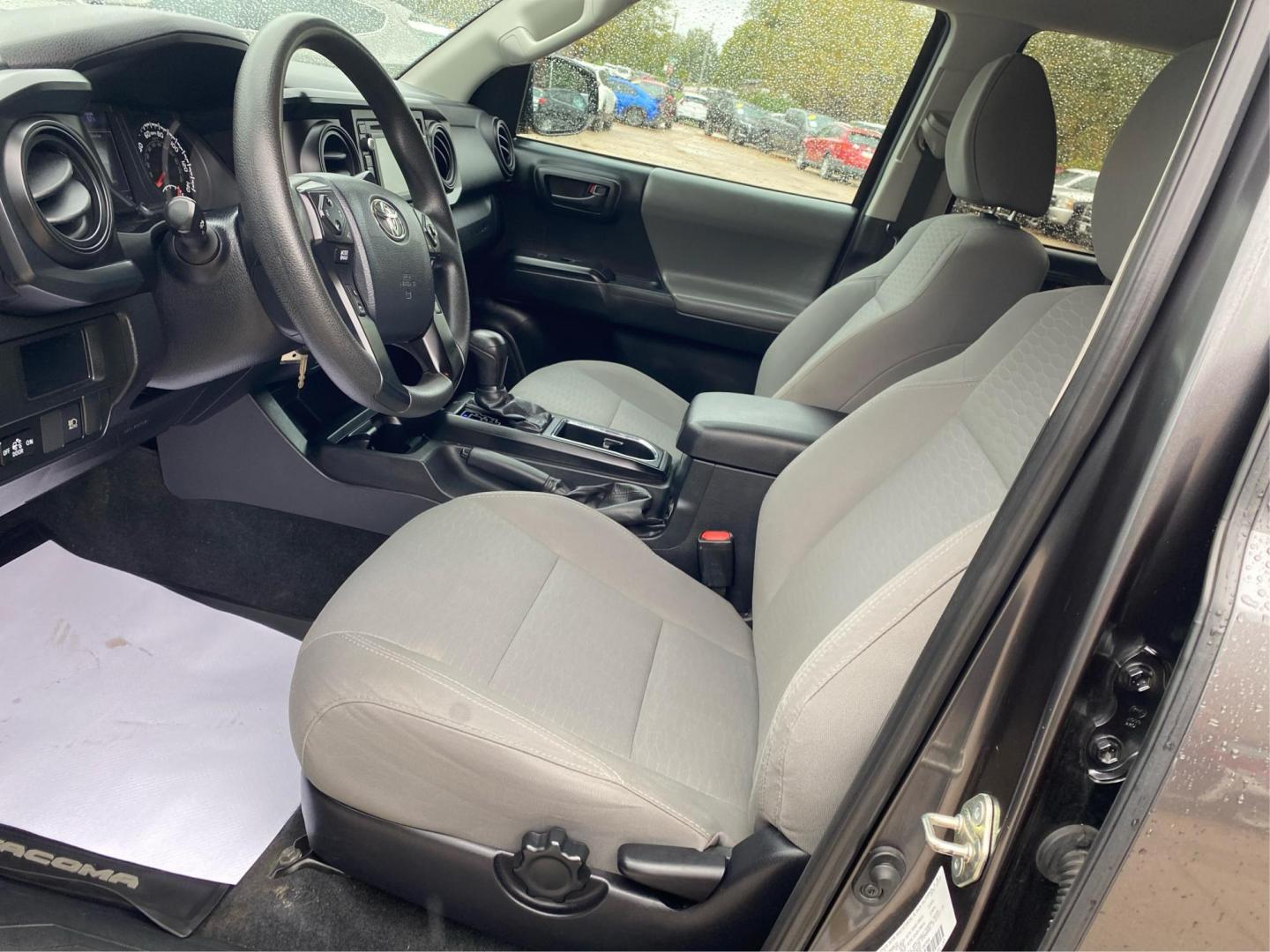 2019 GRAY TOYOTA TACOMA DOUBLE CAB SR (3TMCZ5AN8KM) with an 3.5L engine, Automatic transmission, located at 908 SE 14th Street, Des Moines, IA, 50317, (515) 281-0330, 41.580303, -93.597046 - Photo#8