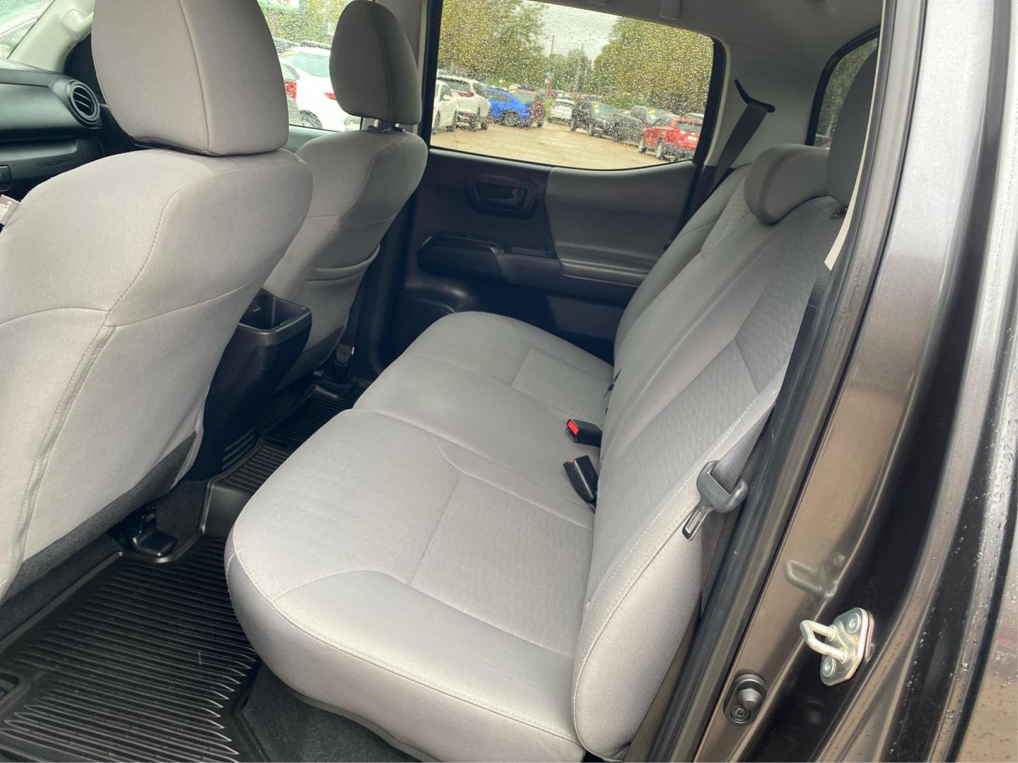 2019 GRAY TOYOTA TACOMA DOUBLE CAB SR (3TMCZ5AN8KM) with an 3.5L engine, Automatic transmission, located at 908 SE 14th Street, Des Moines, IA, 50317, (515) 281-0330, 41.580303, -93.597046 - Photo#9