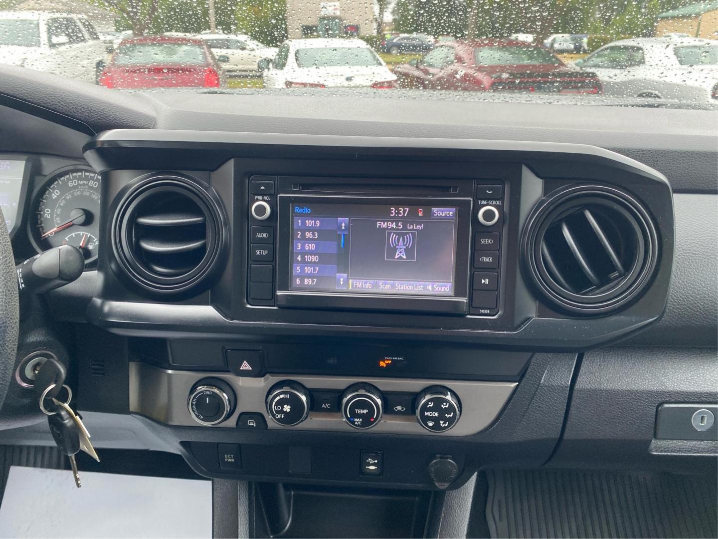 2019 GRAY TOYOTA TACOMA DOUBLE CAB SR (3TMCZ5AN8KM) with an 3.5L engine, Automatic transmission, located at 908 SE 14th Street, Des Moines, IA, 50317, (515) 281-0330, 41.580303, -93.597046 - Photo#12