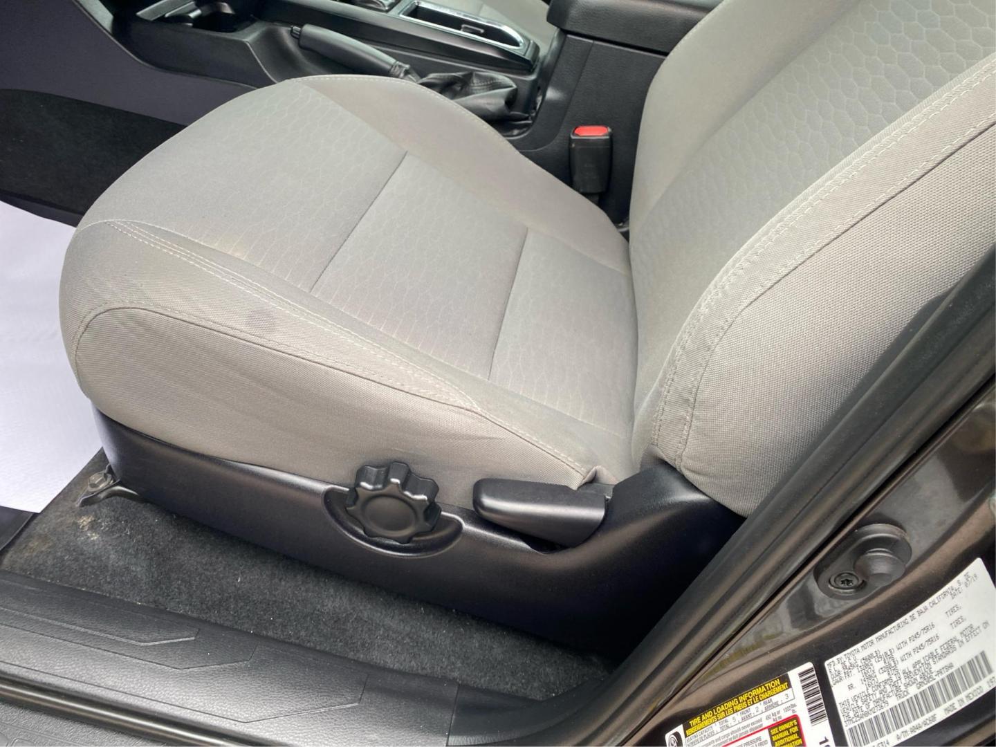 2019 GRAY TOYOTA TACOMA DOUBLE CAB SR (3TMCZ5AN8KM) with an 3.5L engine, Automatic transmission, located at 908 SE 14th Street, Des Moines, IA, 50317, (515) 281-0330, 41.580303, -93.597046 - Photo#17