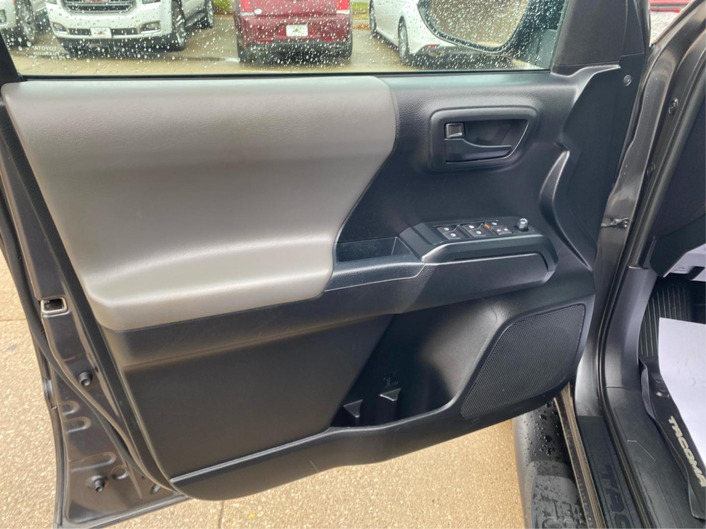 2019 GRAY TOYOTA TACOMA DOUBLE CAB SR (3TMCZ5AN8KM) with an 3.5L engine, Automatic transmission, located at 908 SE 14th Street, Des Moines, IA, 50317, (515) 281-0330, 41.580303, -93.597046 - Photo#18