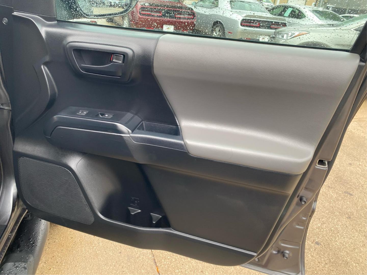2019 GRAY TOYOTA TACOMA DOUBLE CAB SR (3TMCZ5AN8KM) with an 3.5L engine, Automatic transmission, located at 908 SE 14th Street, Des Moines, IA, 50317, (515) 281-0330, 41.580303, -93.597046 - Photo#19