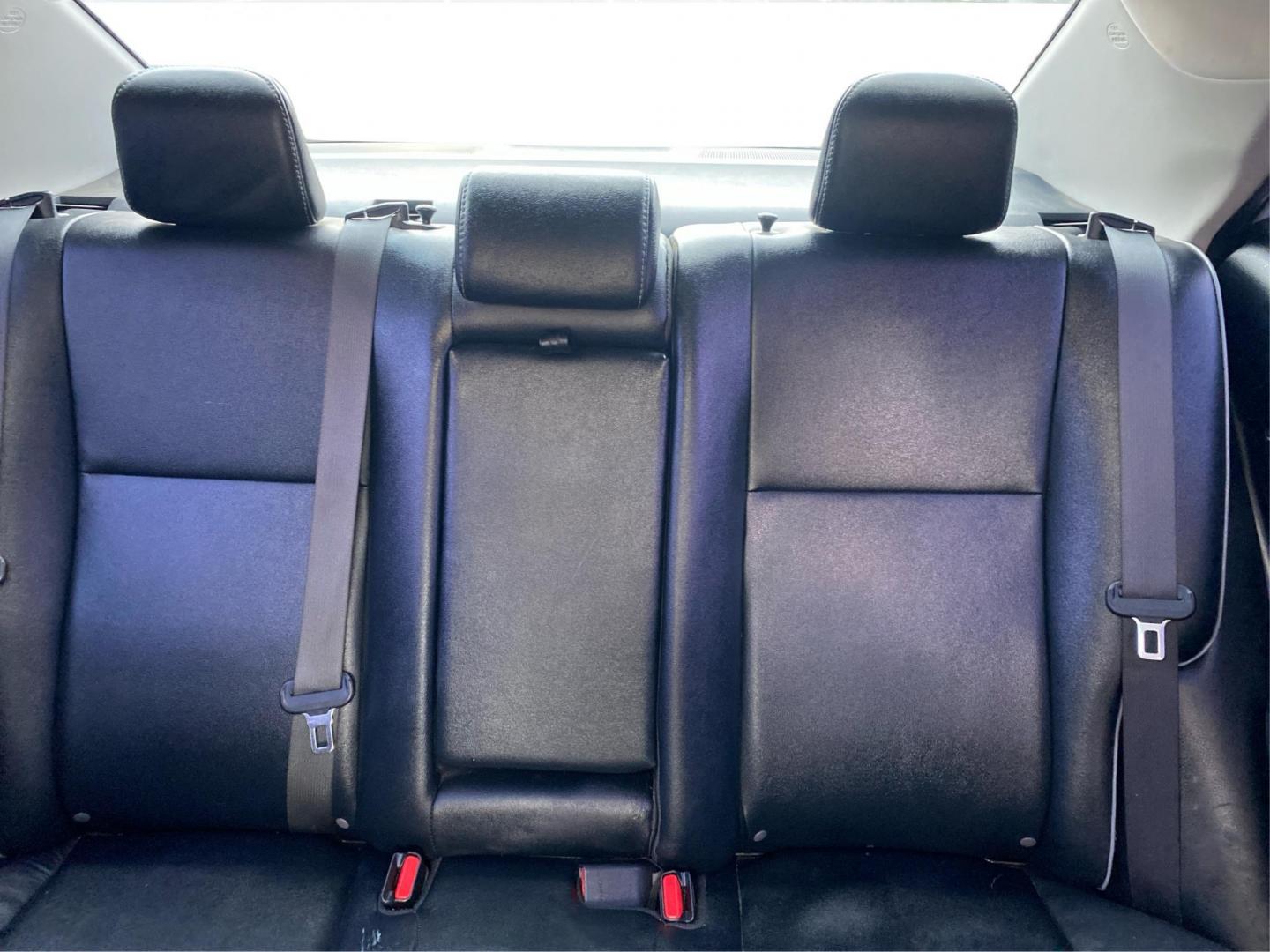 2018 SILVER TOYOTA COROLLA XLE (2T1BURHE6JC) with an 1.8L engine, Continuously Variable transmission, located at 908 SE 14th Street, Des Moines, IA, 50317, (515) 281-0330, 41.580303, -93.597046 - Photo#13