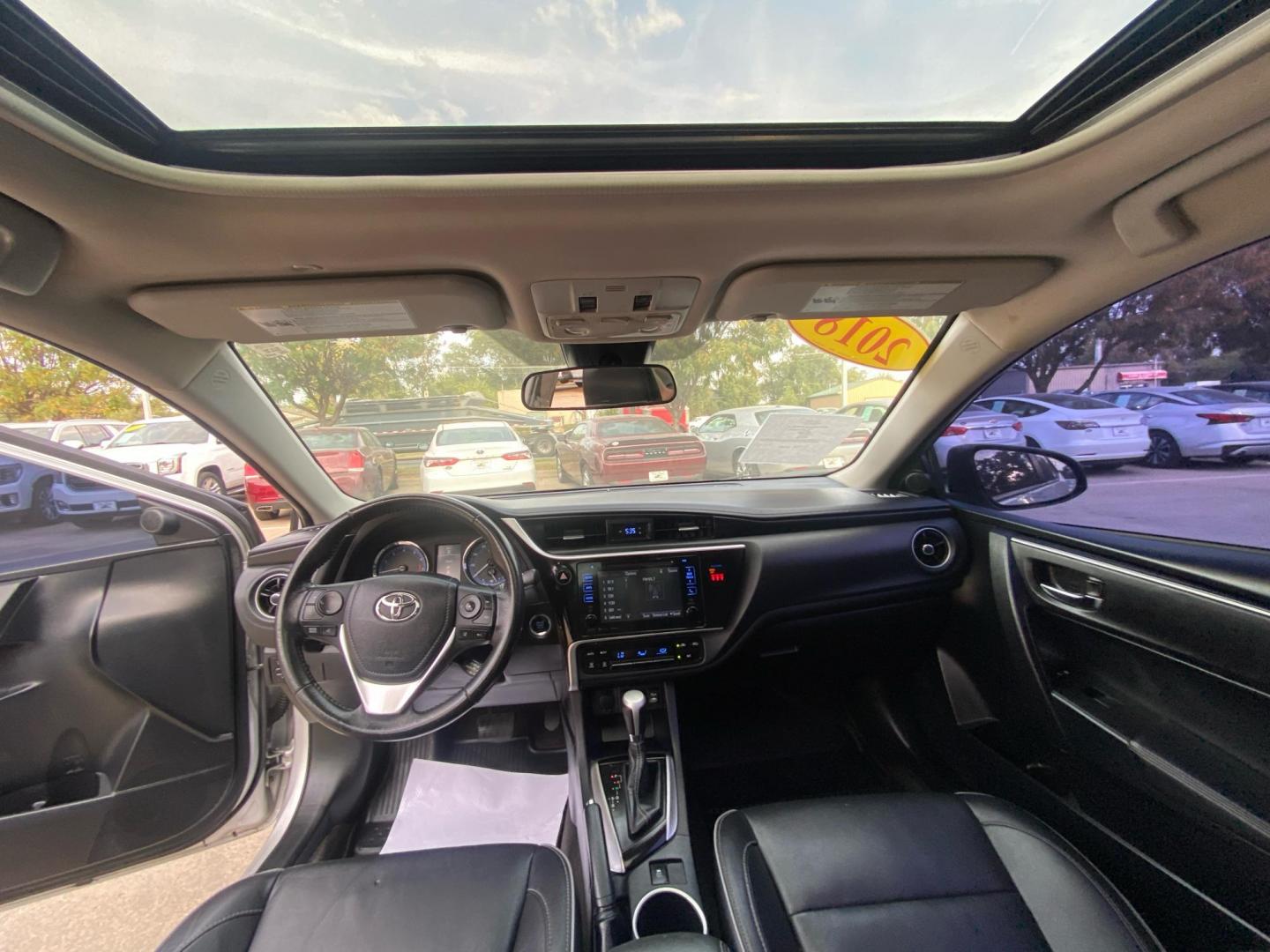 2018 SILVER TOYOTA COROLLA XLE (2T1BURHE6JC) with an 1.8L engine, Continuously Variable transmission, located at 908 SE 14th Street, Des Moines, IA, 50317, (515) 281-0330, 41.580303, -93.597046 - Photo#20