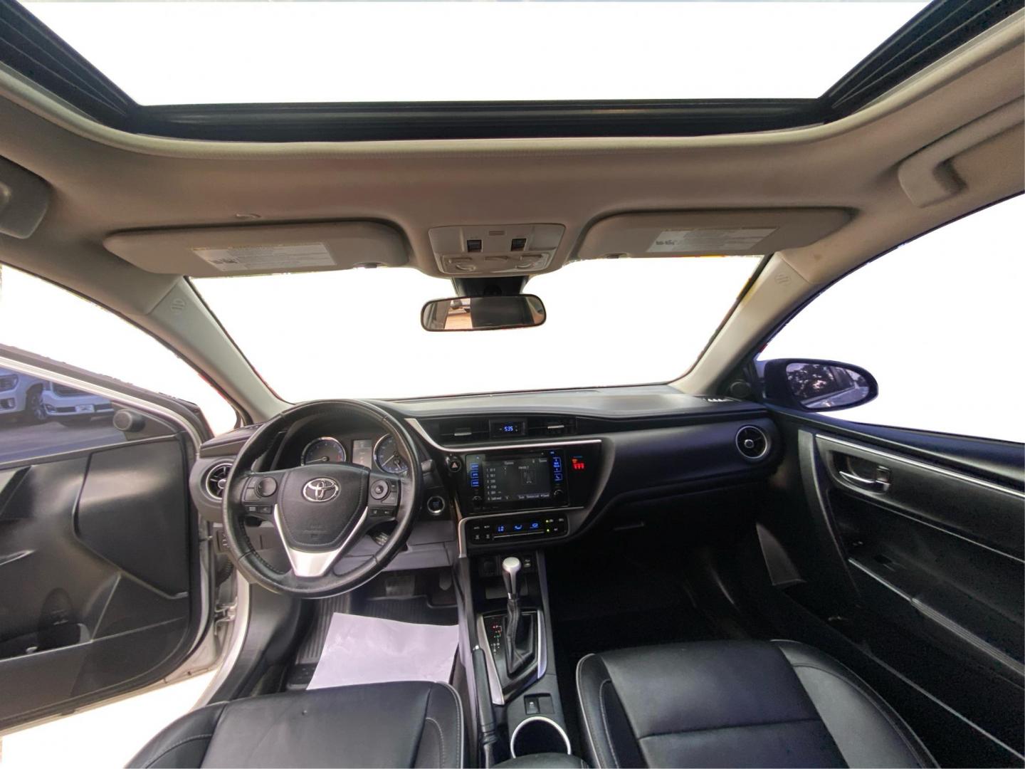 2018 SILVER TOYOTA COROLLA XLE (2T1BURHE6JC) with an 1.8L engine, Continuously Variable transmission, located at 908 SE 14th Street, Des Moines, IA, 50317, (515) 281-0330, 41.580303, -93.597046 - Photo#21