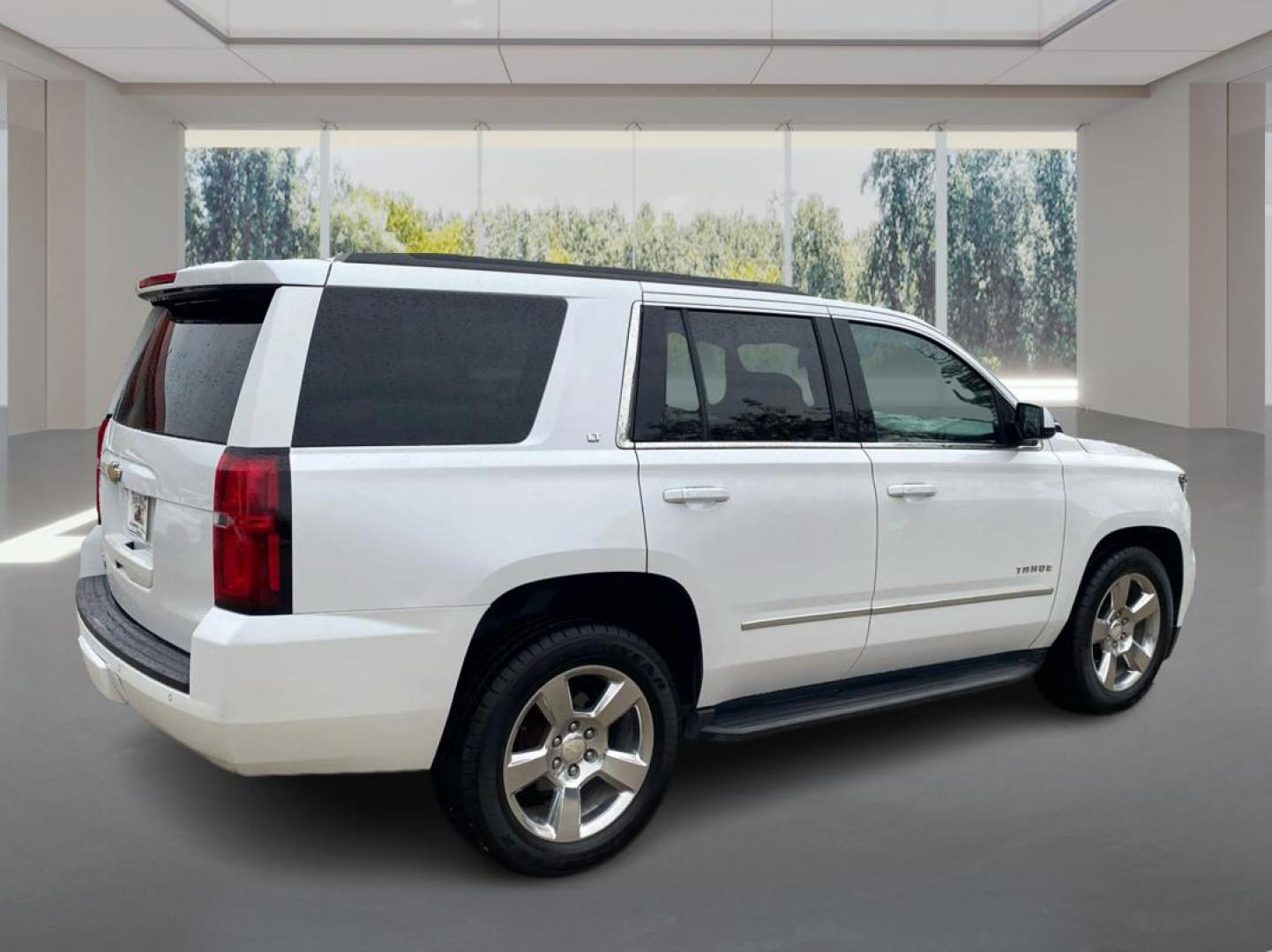 2016 WHITE CHEVROLET TAHOE 1500 LT (1GNSKBKC5GR) with an 5.3L engine, Automatic transmission, located at 908 SE 14th Street, Des Moines, IA, 50317, (515) 281-0330, 41.580303, -93.597046 - Photo#2
