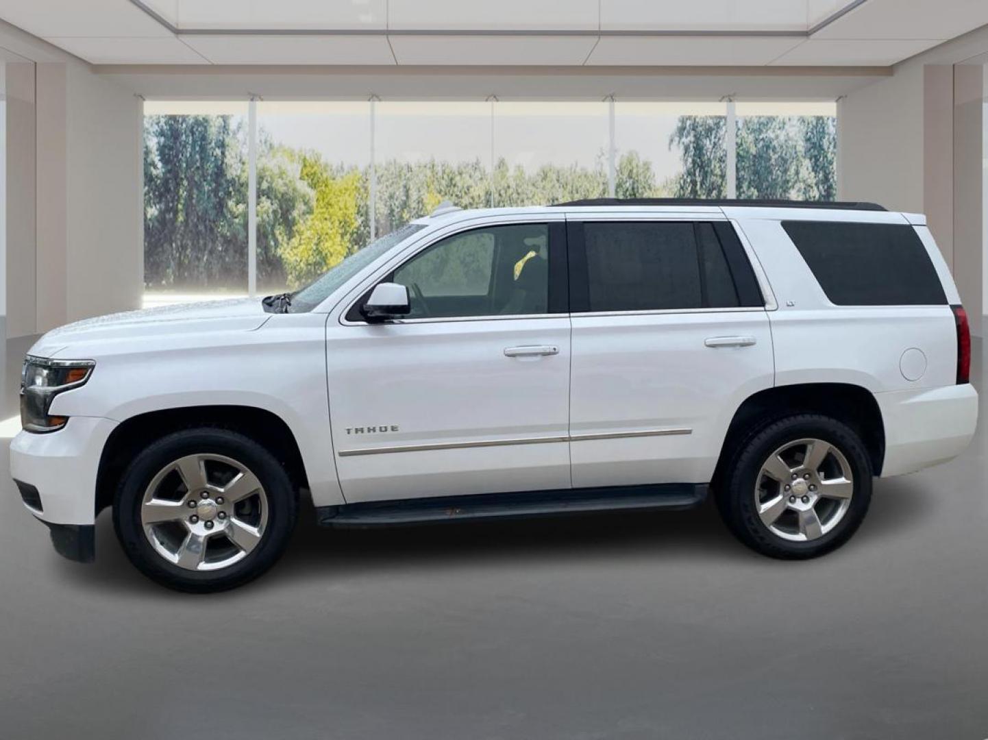 2016 WHITE CHEVROLET TAHOE 1500 LT (1GNSKBKC5GR) with an 5.3L engine, Automatic transmission, located at 908 SE 14th Street, Des Moines, IA, 50317, (515) 281-0330, 41.580303, -93.597046 - Photo#5