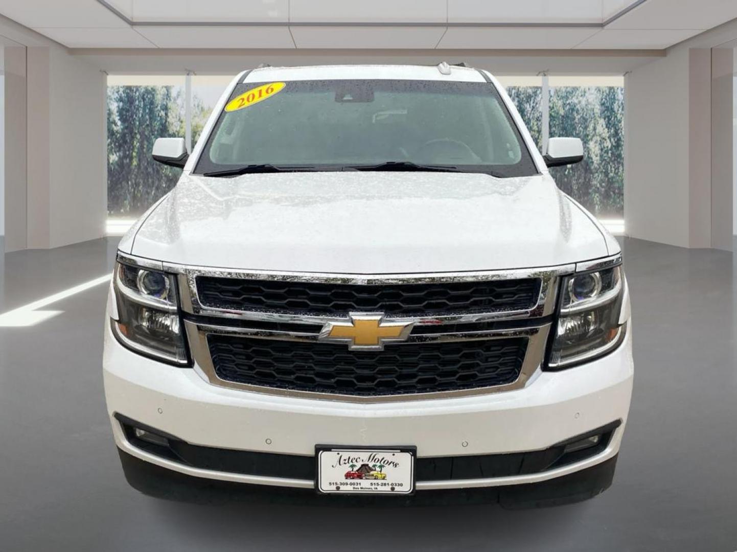 2016 WHITE CHEVROLET TAHOE 1500 LT (1GNSKBKC5GR) with an 5.3L engine, Automatic transmission, located at 908 SE 14th Street, Des Moines, IA, 50317, (515) 281-0330, 41.580303, -93.597046 - Photo#6